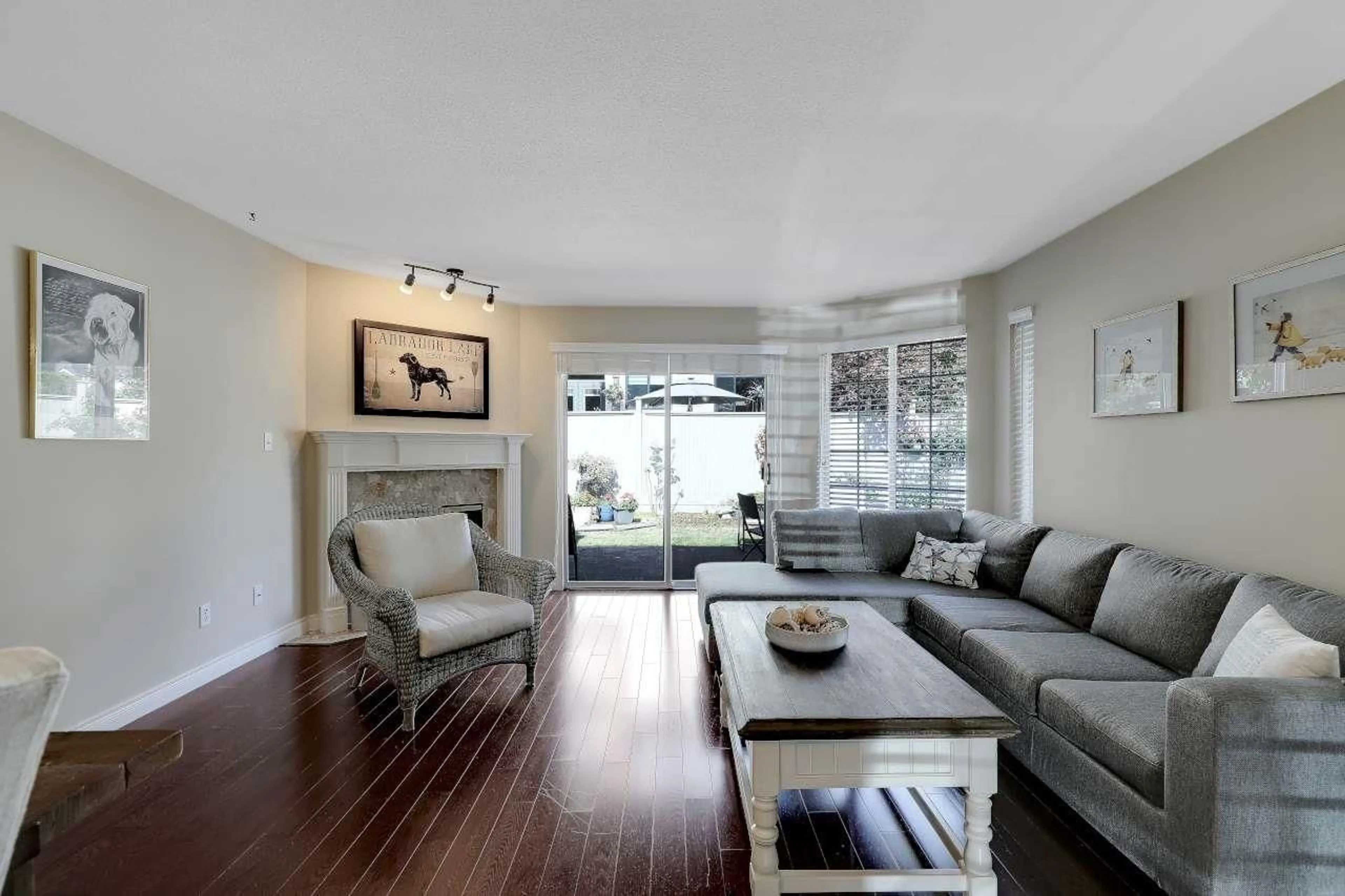 Living room with furniture, unknown for 110 - 16335 14 AVENUE, Surrey British Columbia V4A1H2