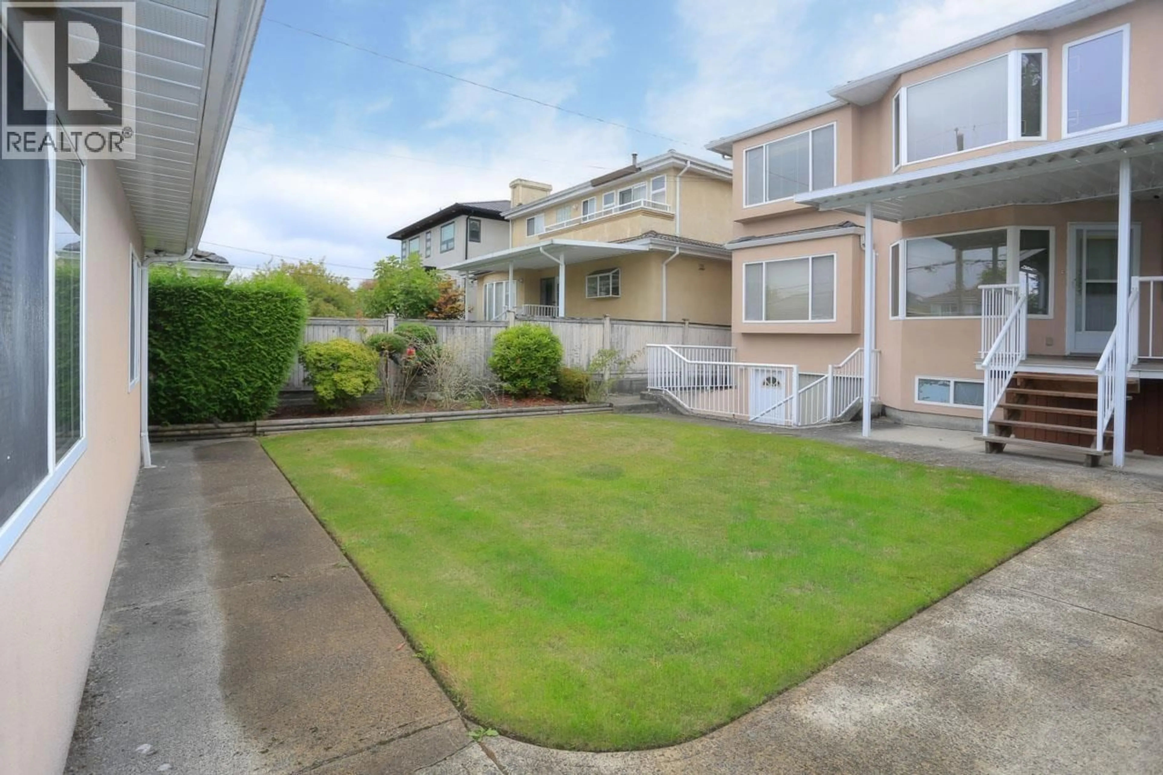 A pic from outside/outdoor area/front of a property/back of a property/a pic from drone, street for 6333 BUTLER STREET, Vancouver British Columbia V5S3K6