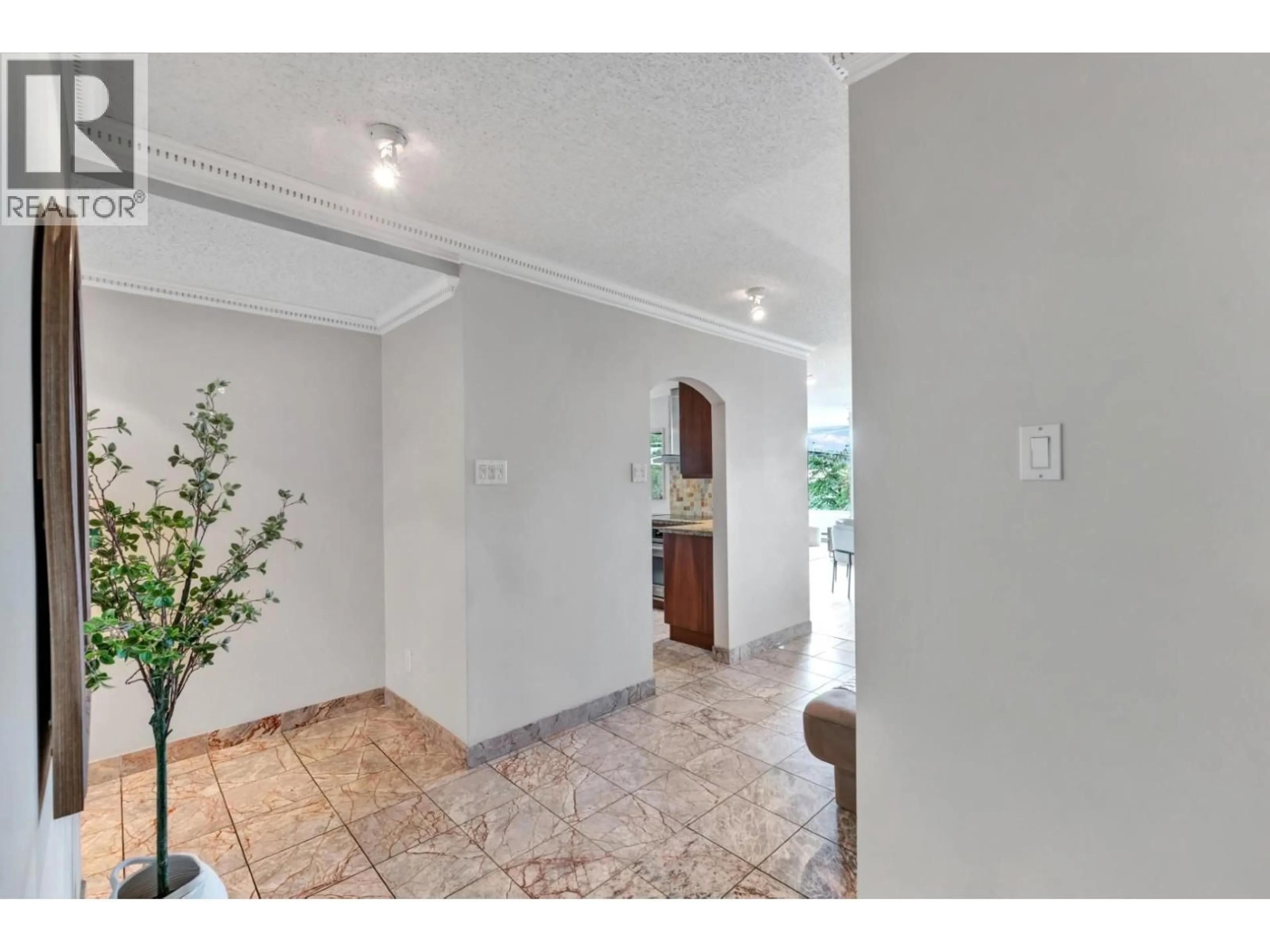 Indoor foyer for 203 - 1675 HORNBY STREET, Vancouver British Columbia V6Z2M3