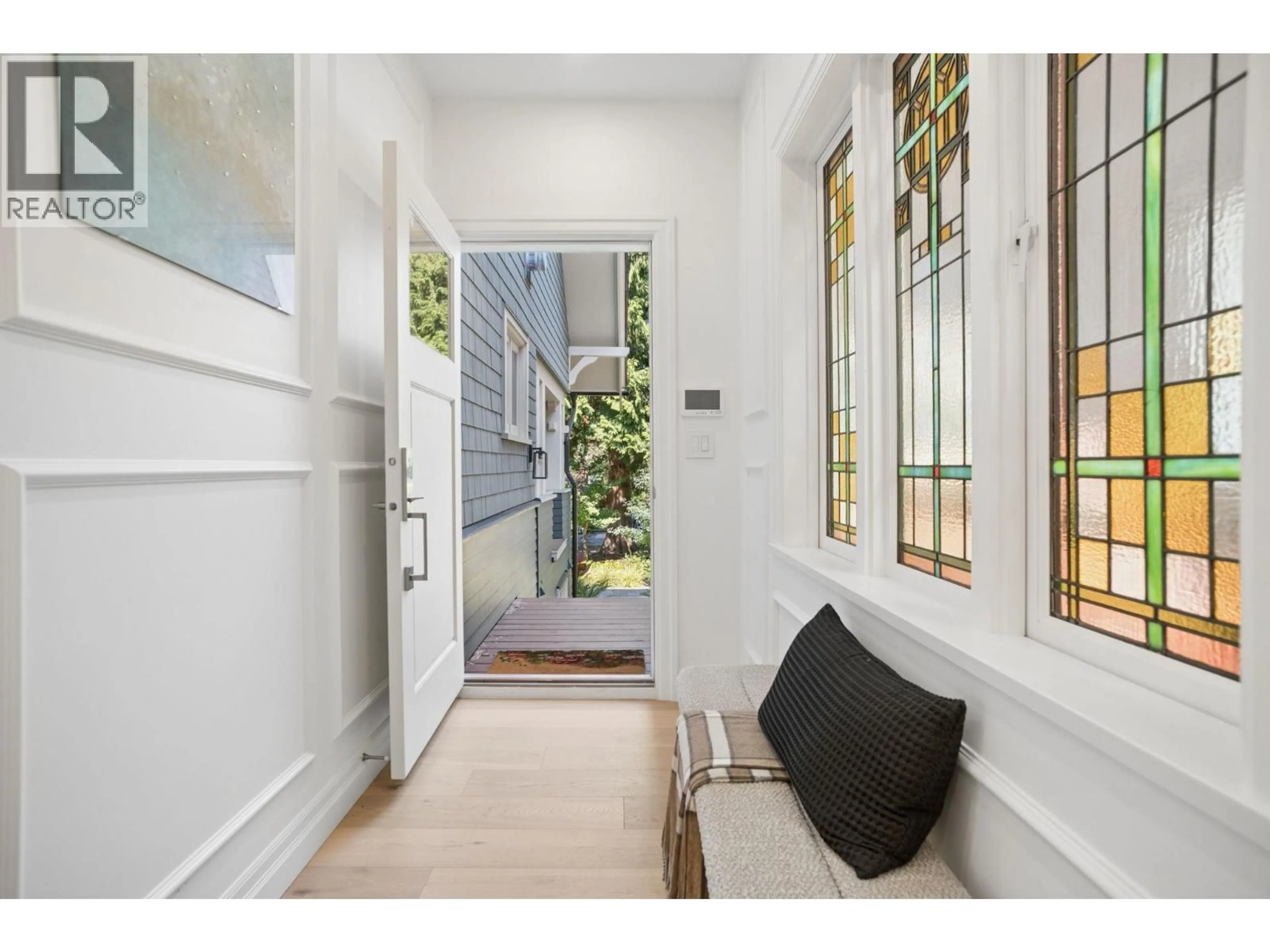 Indoor entryway for 2012 15TH AVENUE, Vancouver British Columbia V6J2L5