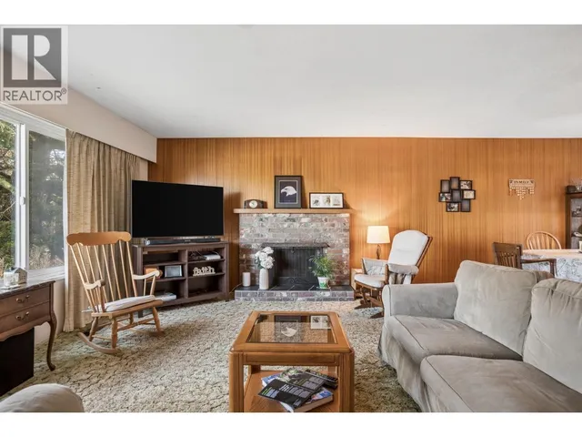 5392 MAPLE CRESCENT, Delta 3
