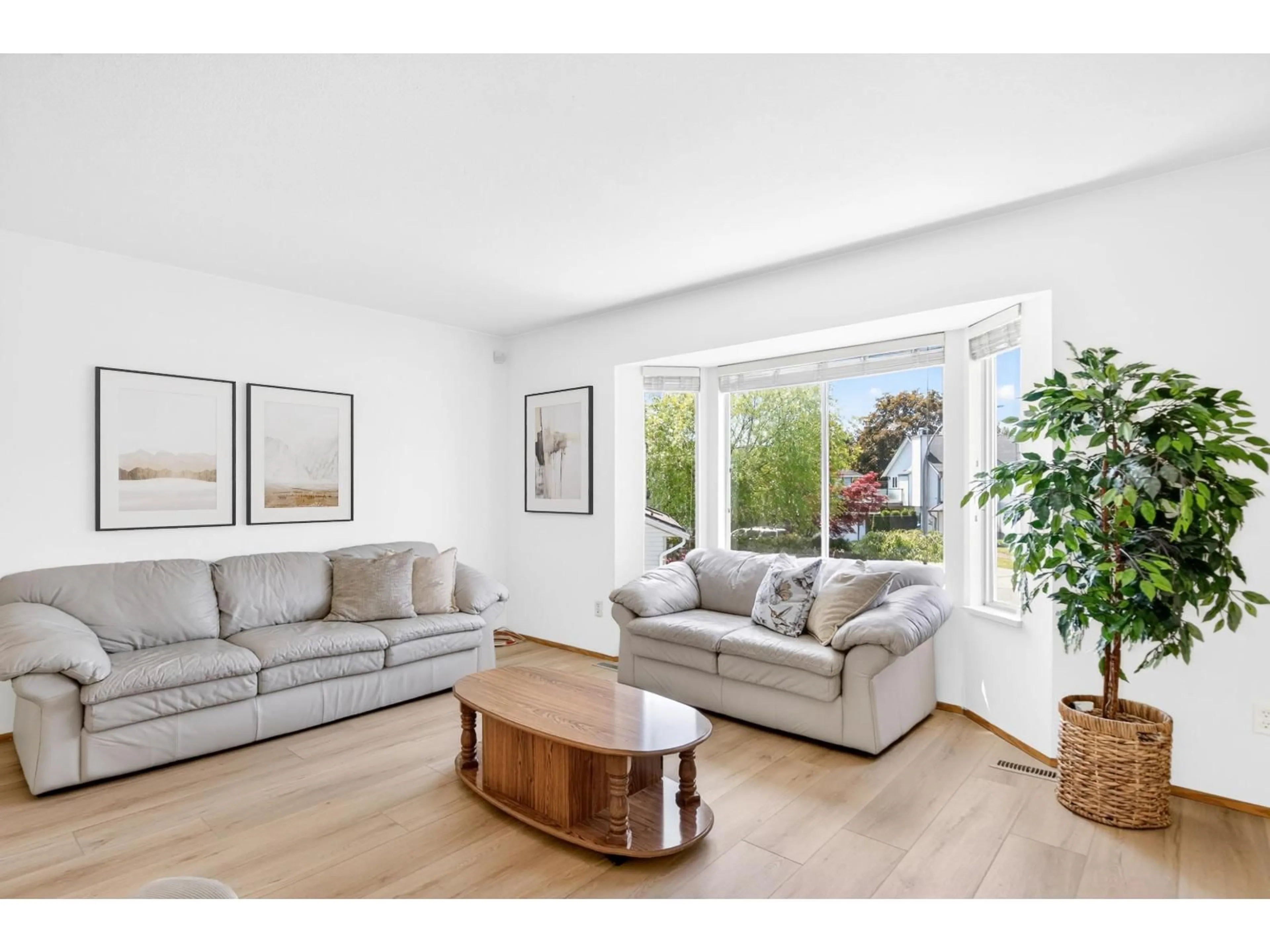 Living room with furniture, unknown for 20781 50A AVENUE, Langley British Columbia V3A7T6