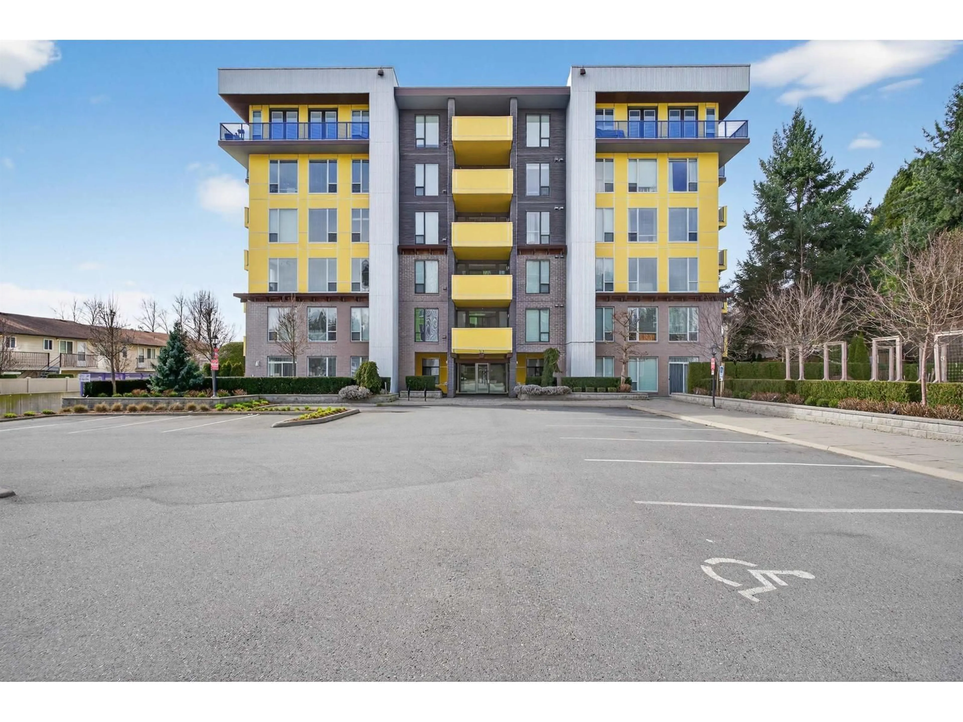 A pic from outside/outdoor area/front of a property/back of a property/a pic from drone, building for 504 - 2555 WARE STREET, Abbotsford British Columbia V2S0J4