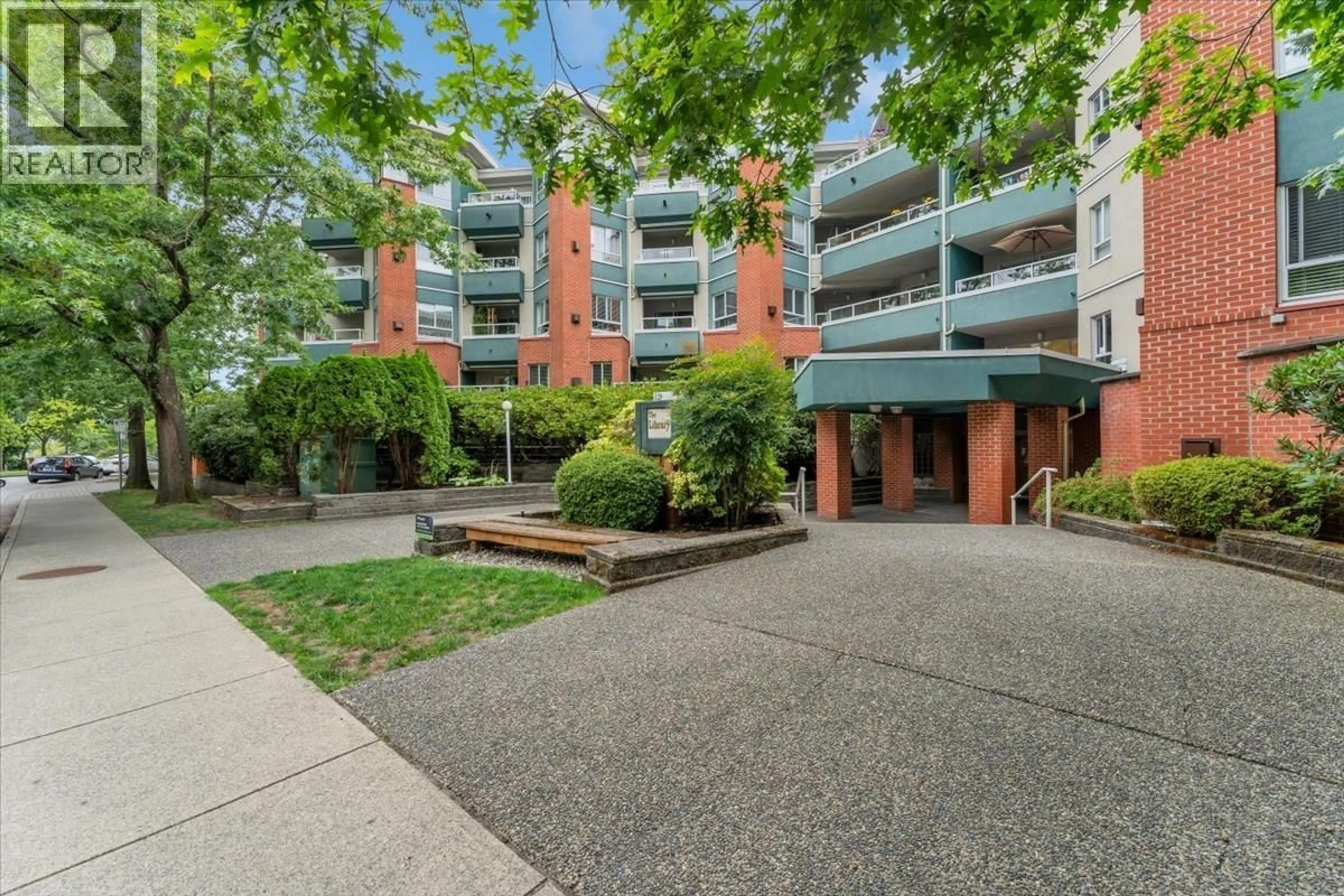Patio, unknown for 314 - 128 8TH STREET, North Vancouver British Columbia V7M3M1