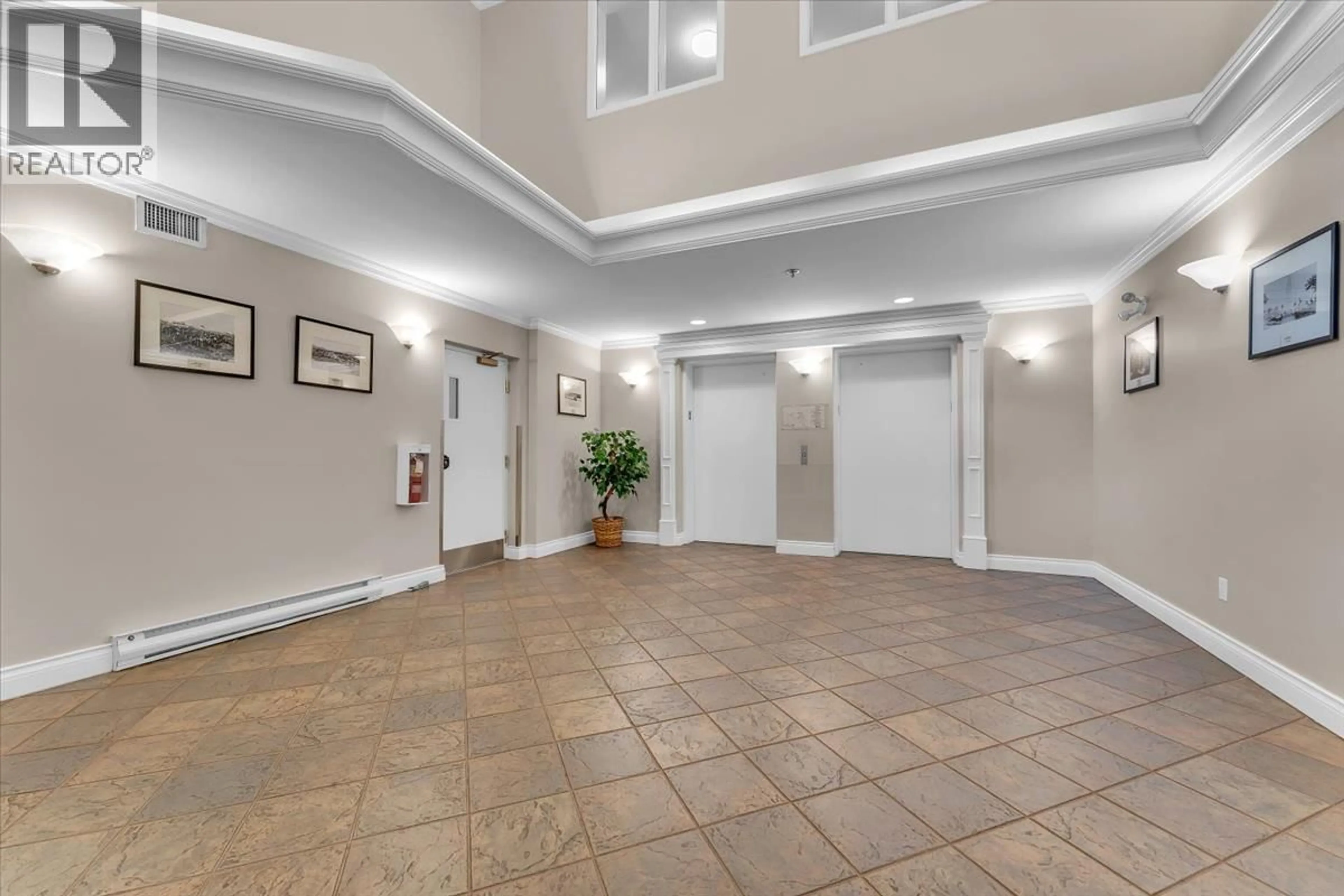 Indoor foyer for 314 - 128 8TH STREET, North Vancouver British Columbia V7M3M1