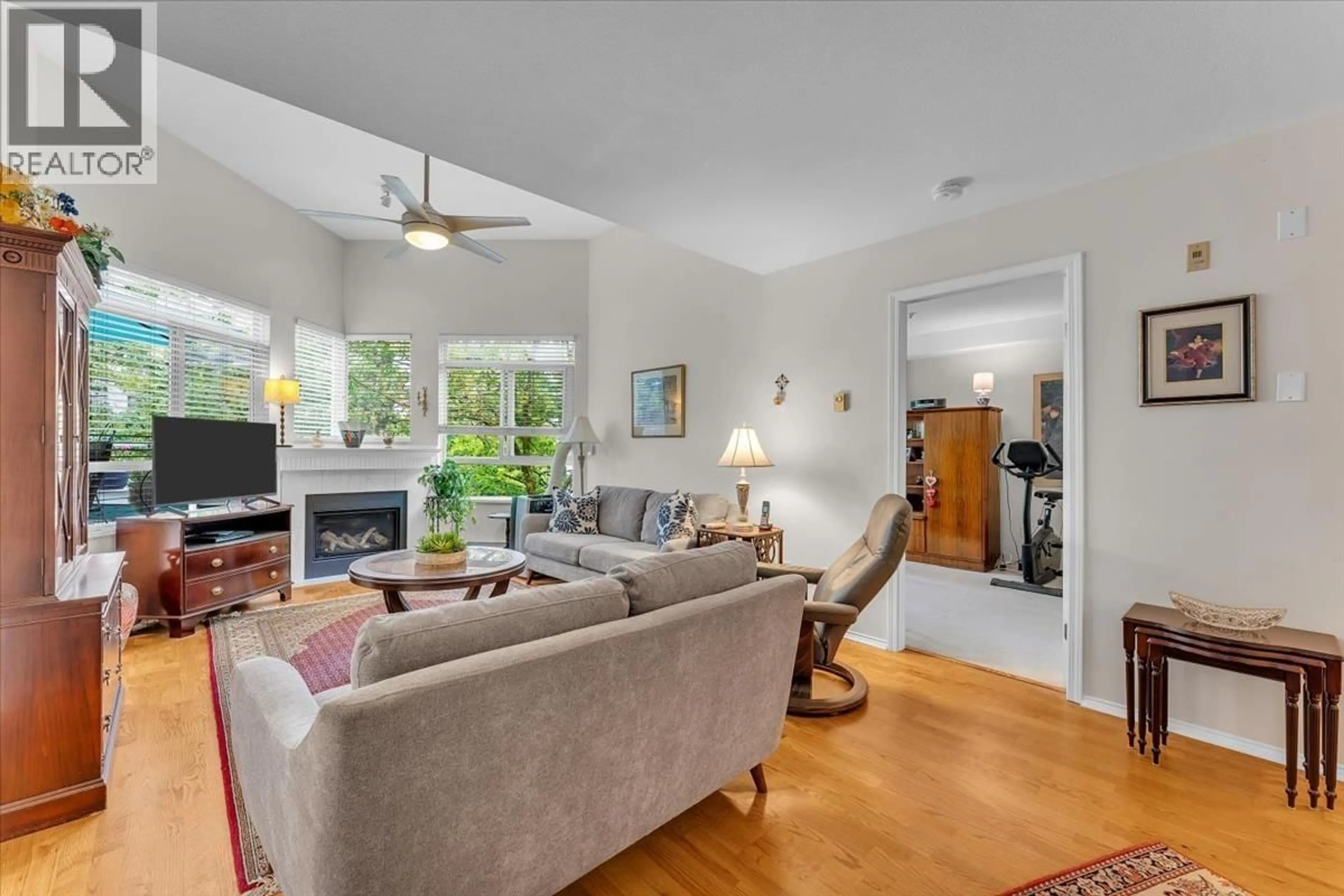 Living room with furniture, unknown for 314 - 128 8TH STREET, North Vancouver British Columbia V7M3M1