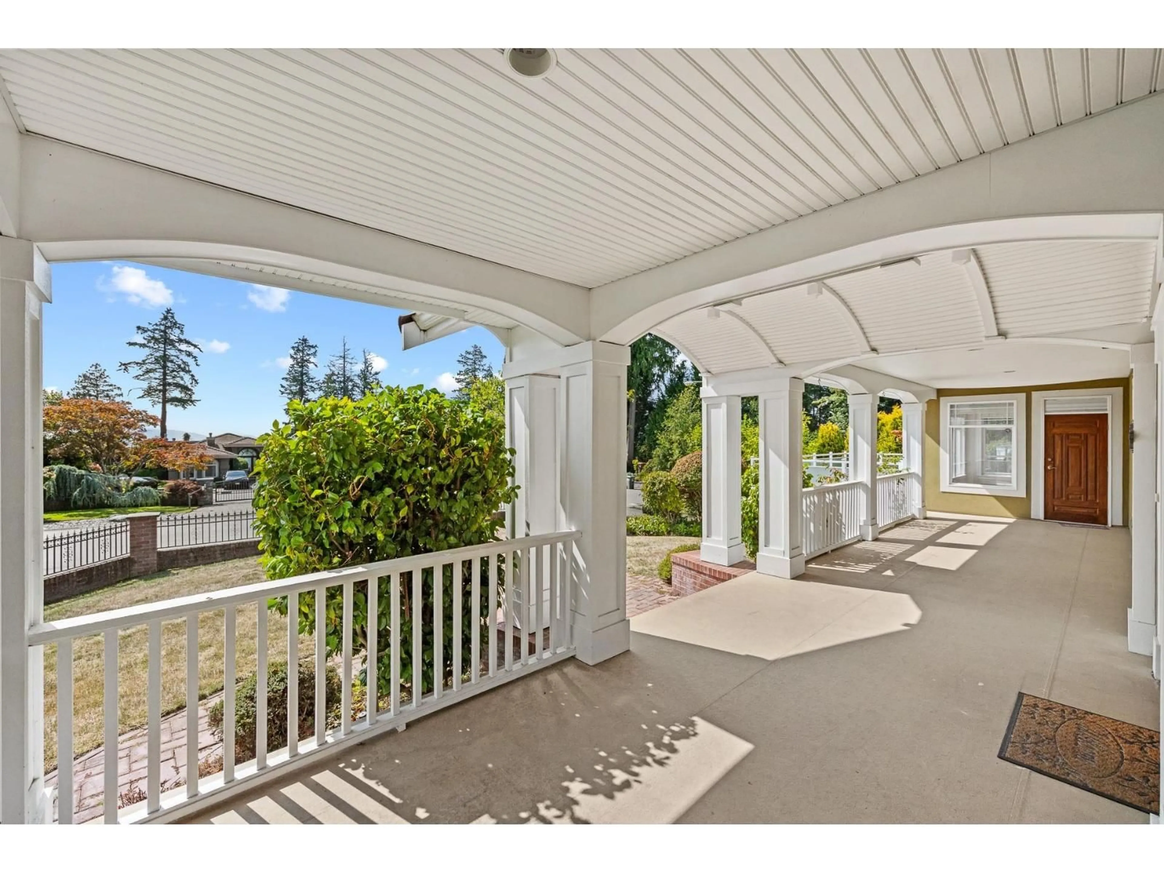 Patio, water/lake/river/ocean view for 13477 13A AVENUE, Surrey British Columbia V4A1C5