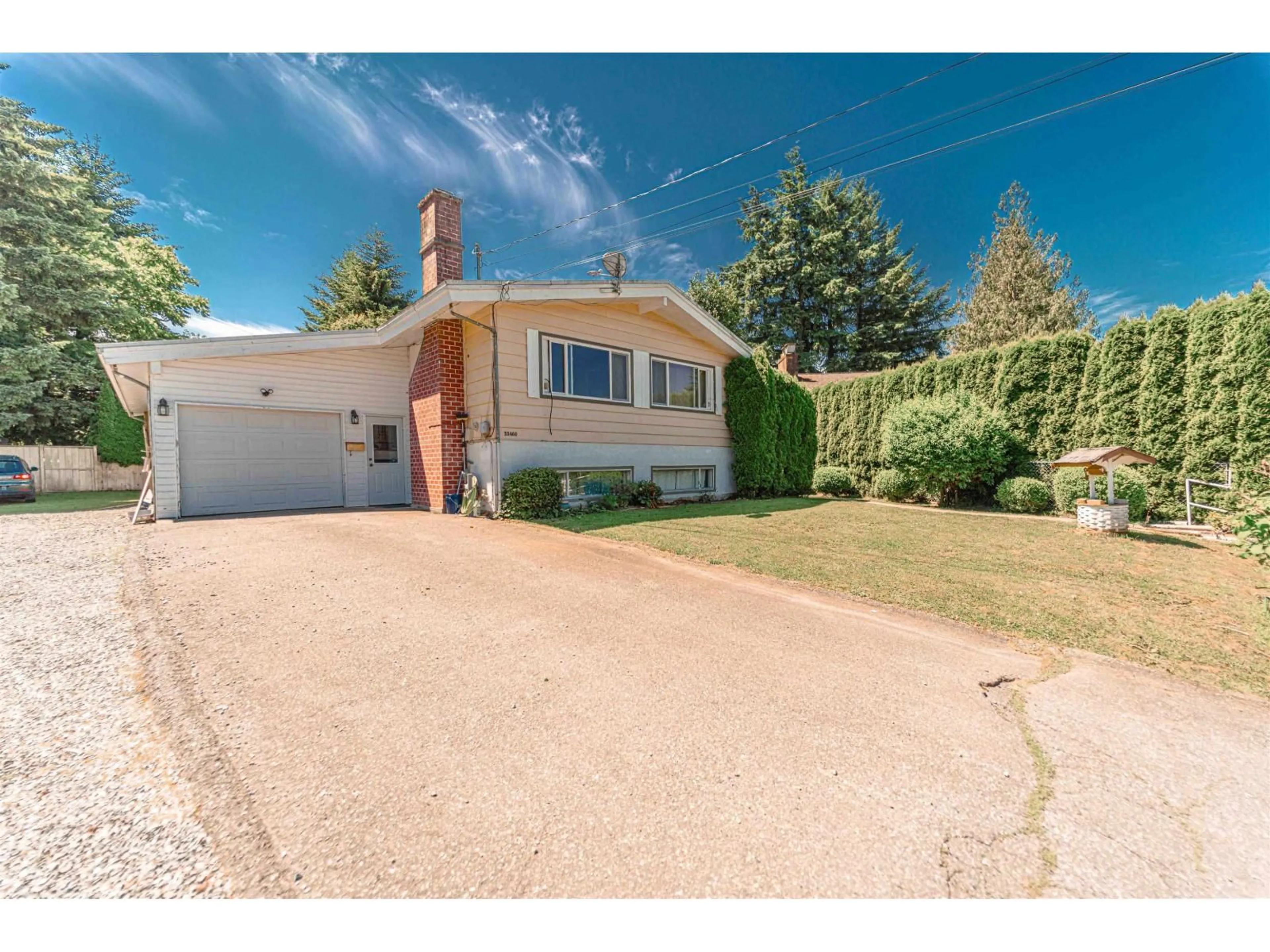 A pic from outside/outdoor area/front of a property/back of a property/a pic from drone, street for 33460 CONWAY PLACE, Abbotsford British Columbia V2S2R6
