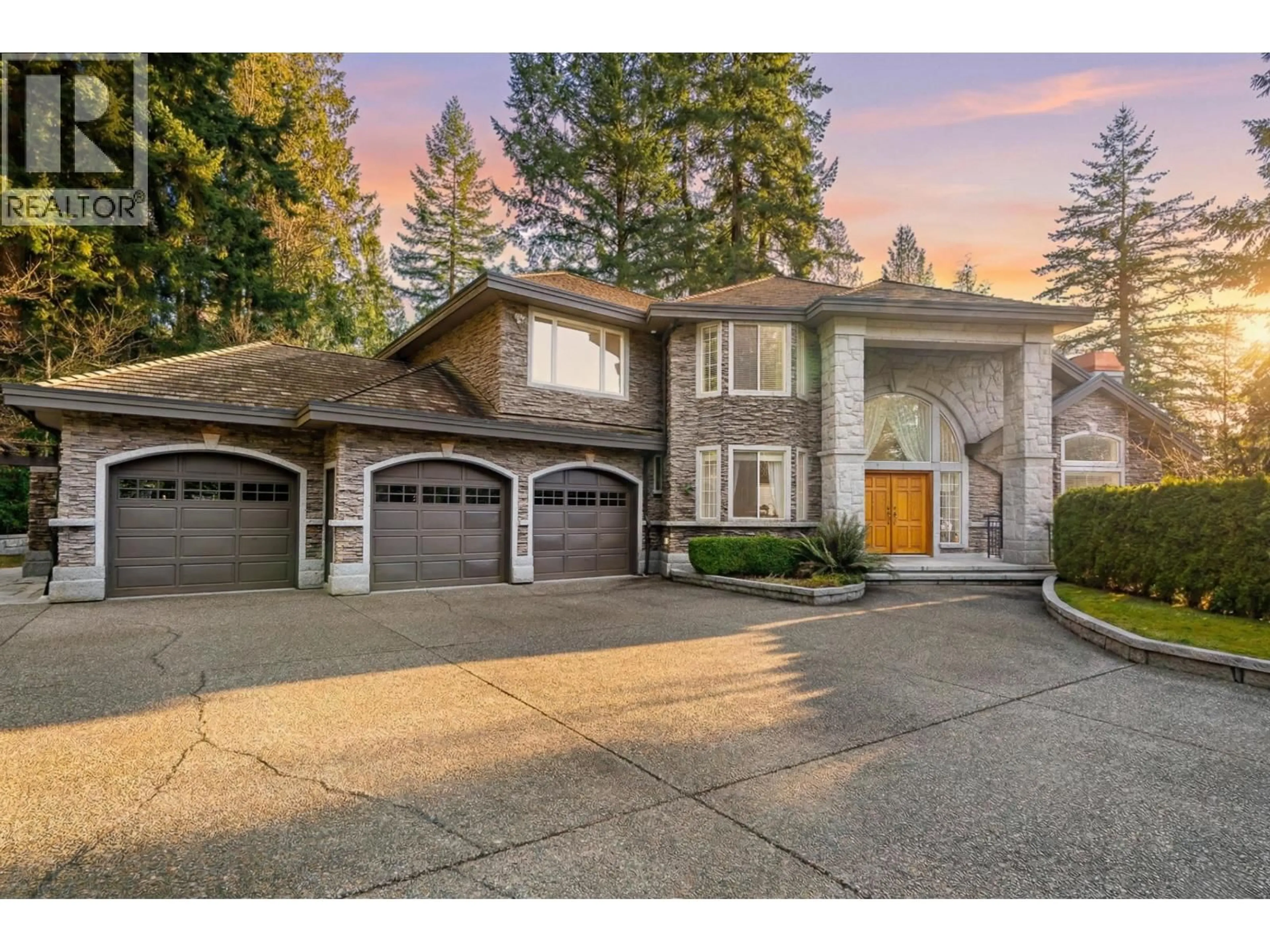 Home with vinyl exterior material, street for 188 WYNDHAM CRESCENT, Anmore British Columbia V3H4X9