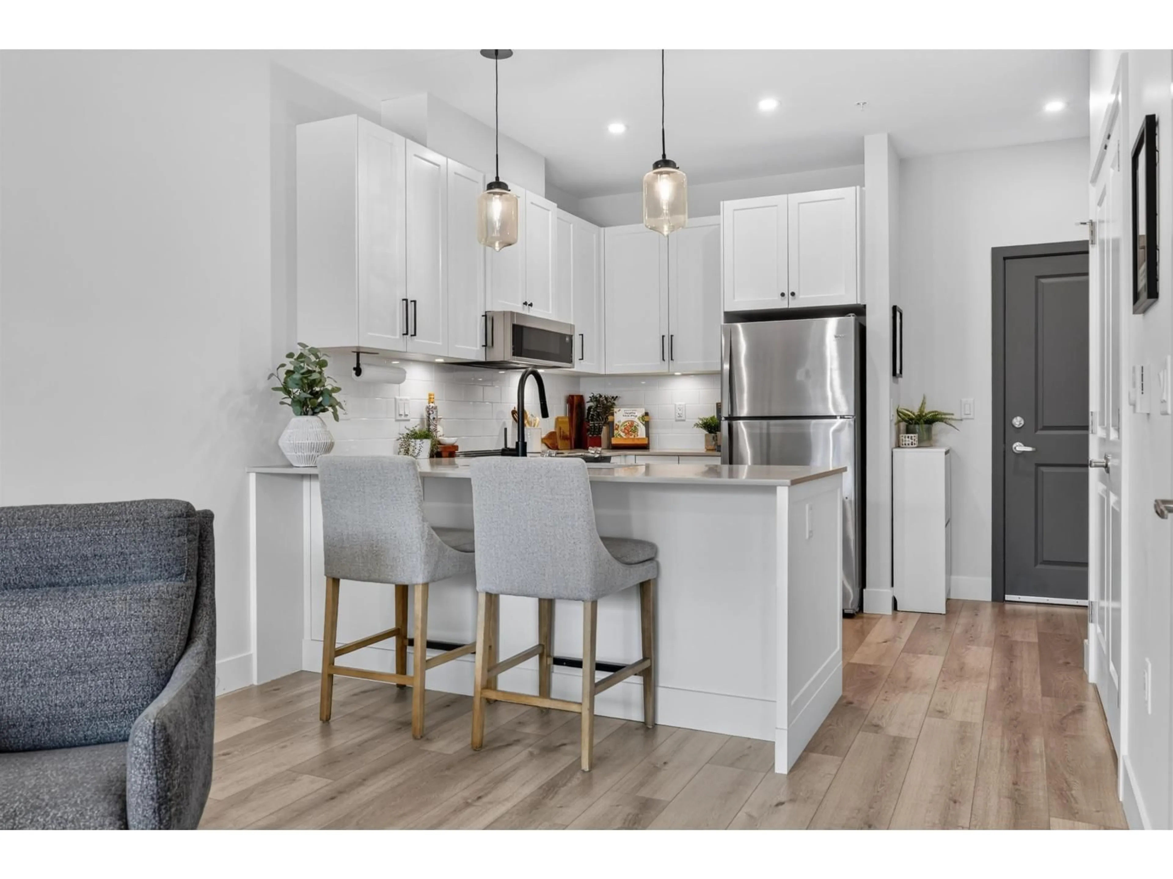 Open concept kitchen, wood/laminate floor for 312 - 6045 CHILLIWACK RIVER ROAD, Chilliwack British Columbia V2R6L5