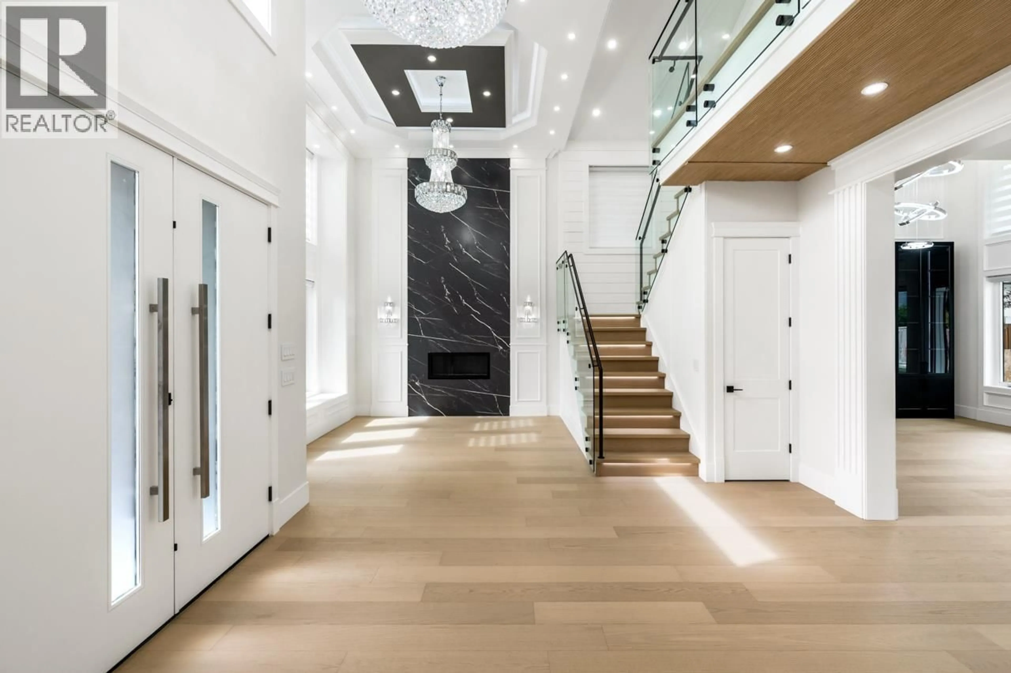 Indoor foyer for 3820 SPRINGTHORNE CRESCENT, Richmond British Columbia V7E1Z7