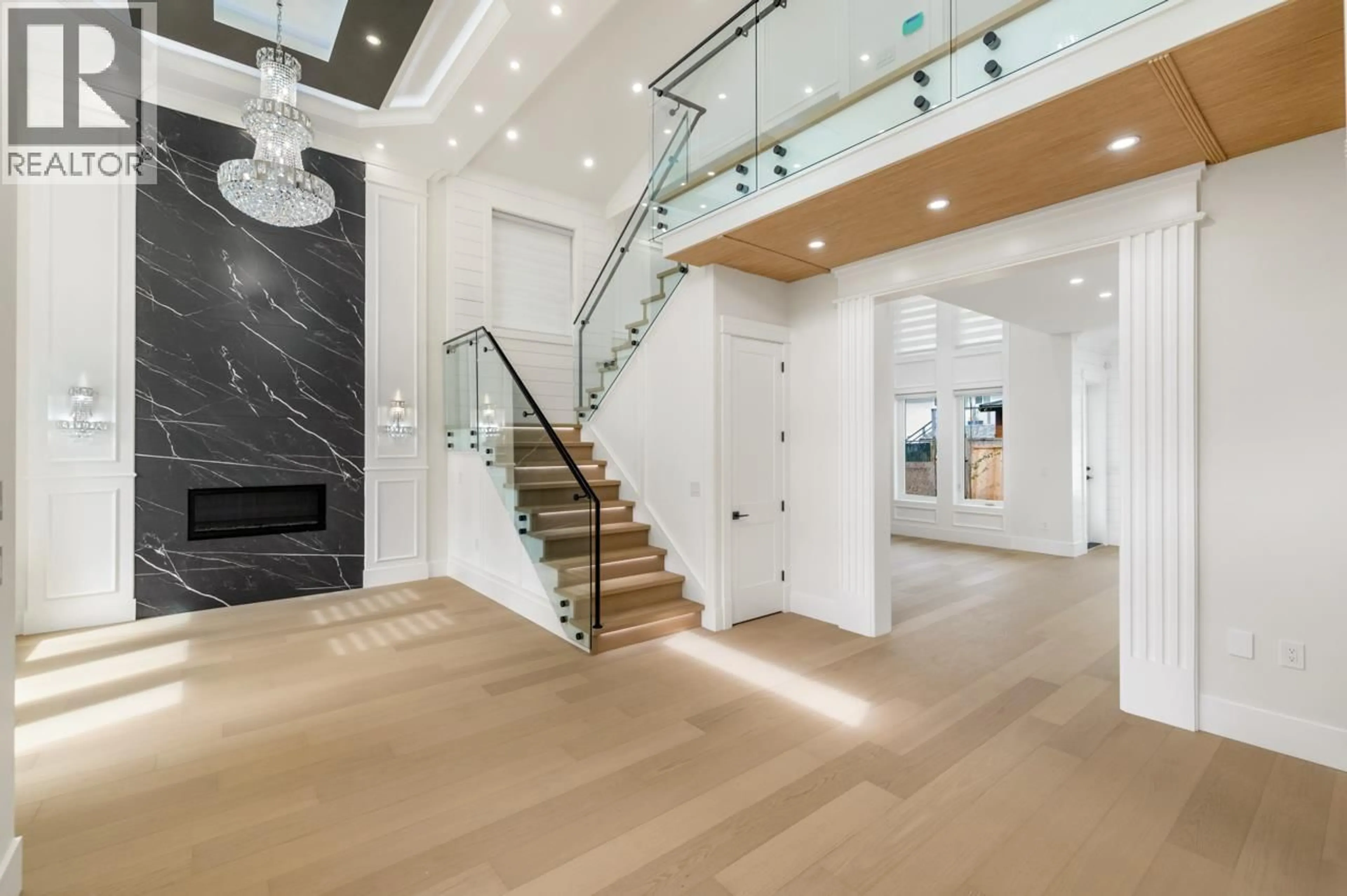 Indoor foyer for 3820 SPRINGTHORNE CRESCENT, Richmond British Columbia V7E1Z7