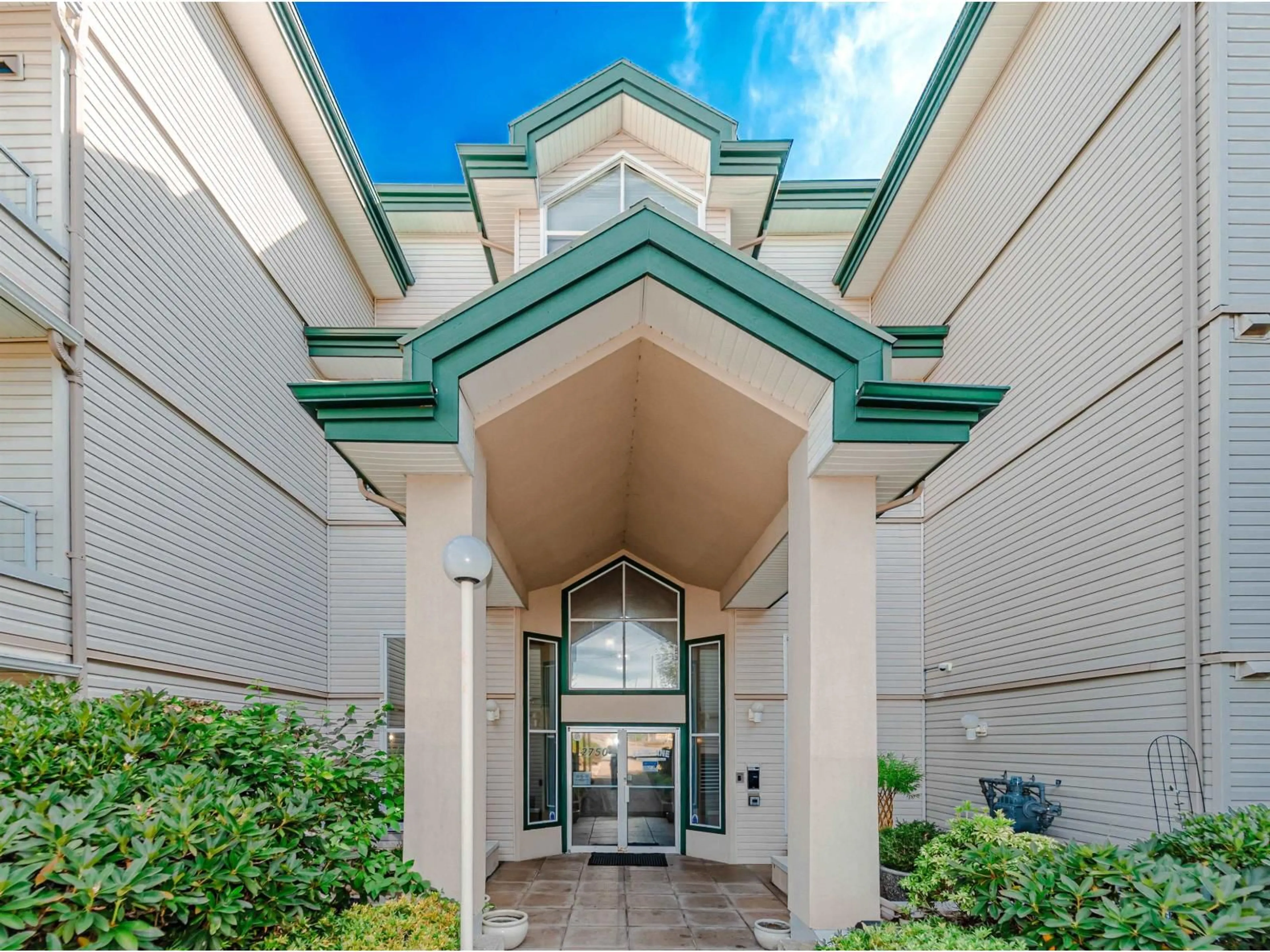 Indoor foyer for 330 - 2750 FAIRLANE STREET, Abbotsford British Columbia V2S7K9