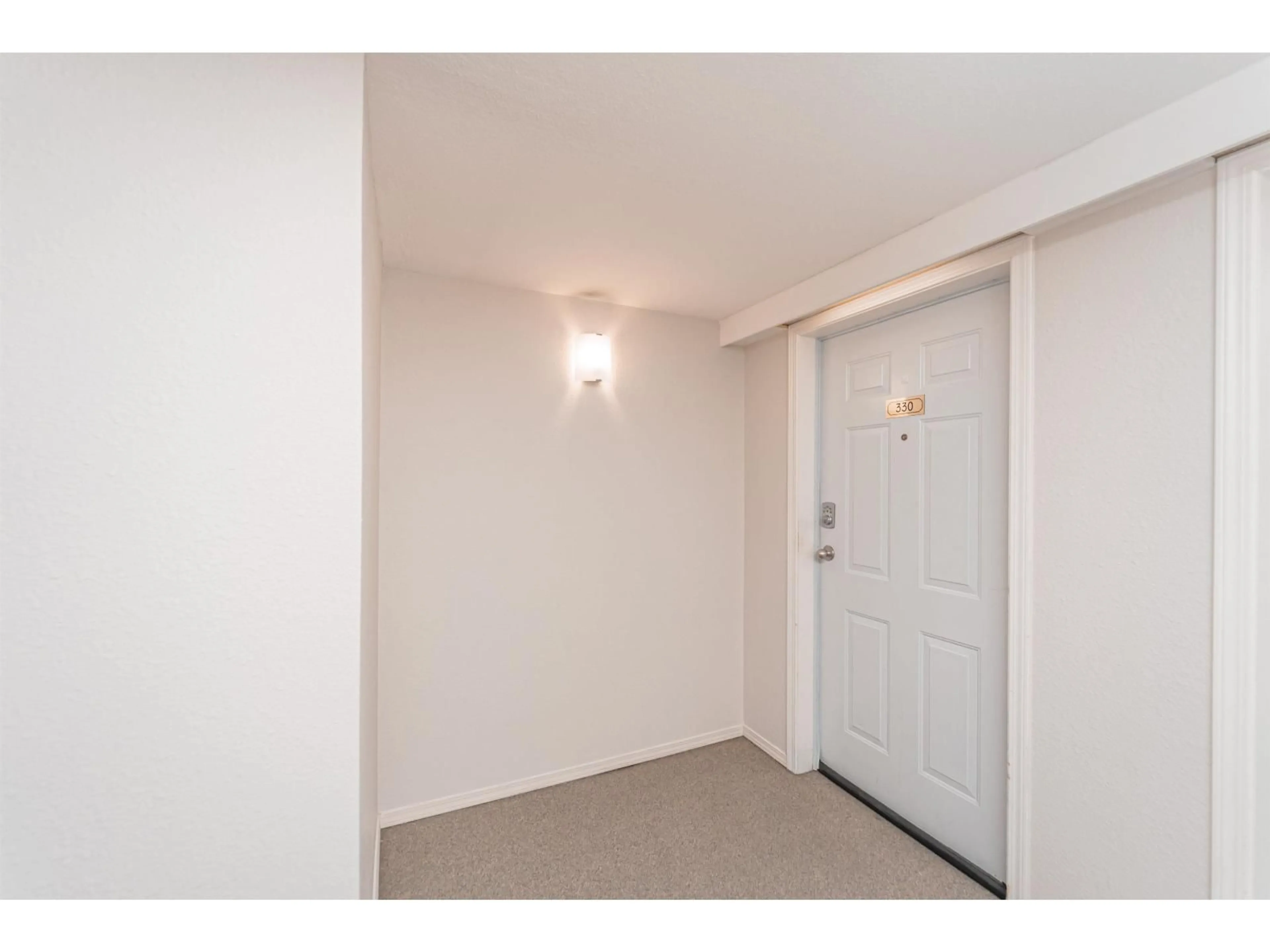 Indoor foyer for 330 - 2750 FAIRLANE STREET, Abbotsford British Columbia V2S7K9