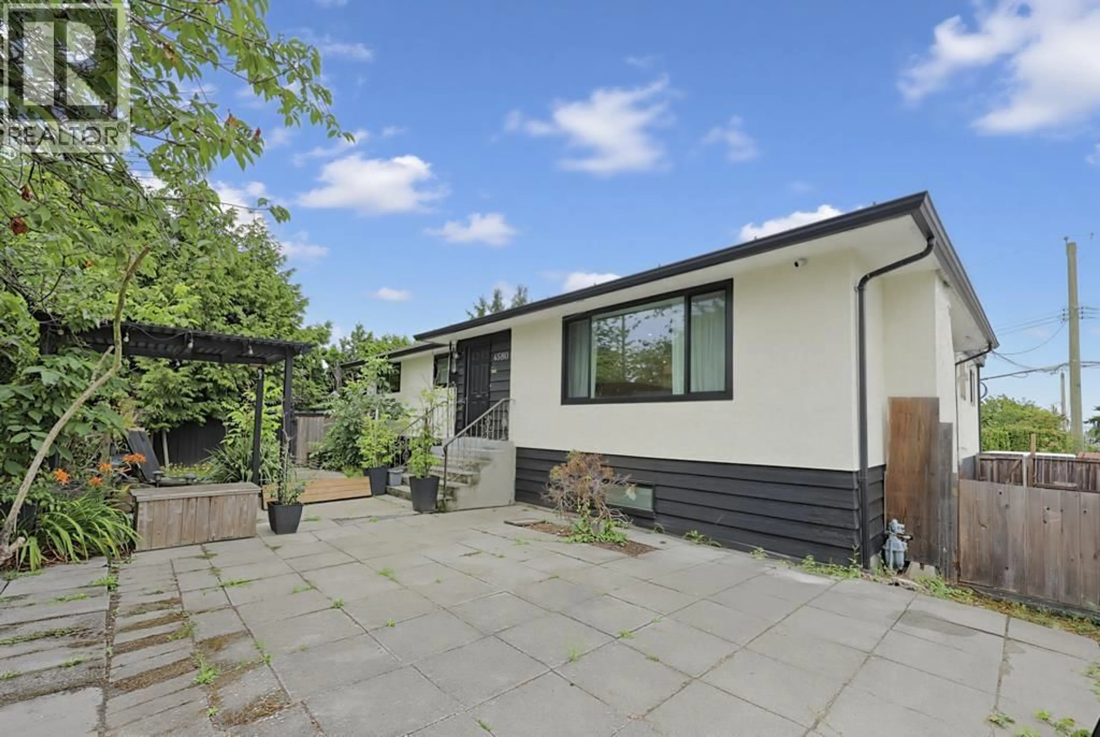 A pic from outside/outdoor area/front of a property/back of a property/a pic from drone, street for 4580 BOUNDARY ROAD, Burnaby British Columbia V5R2N4