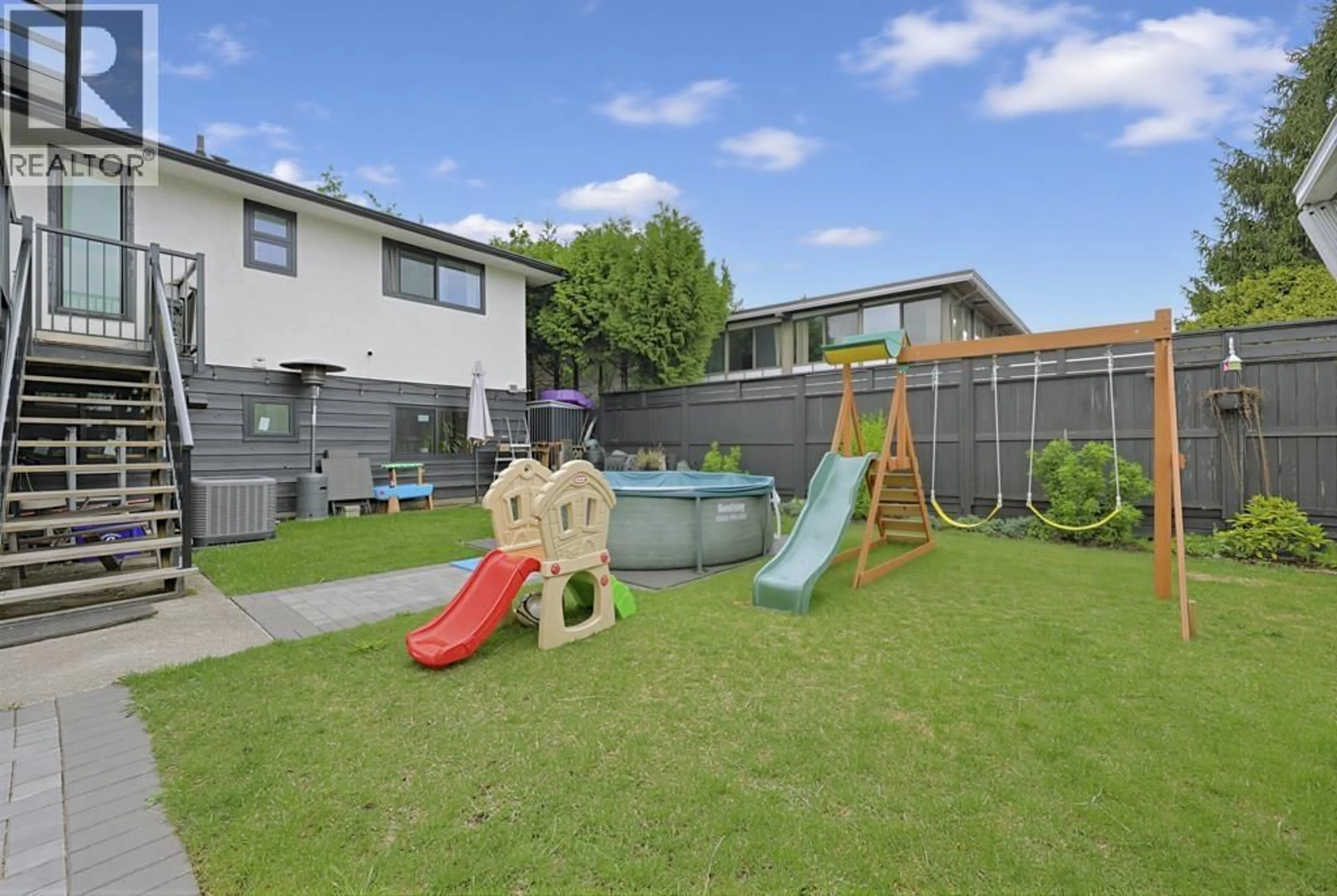 A pic from outside/outdoor area/front of a property/back of a property/a pic from drone, unknown for 4580 BOUNDARY ROAD, Burnaby British Columbia V5R2N4