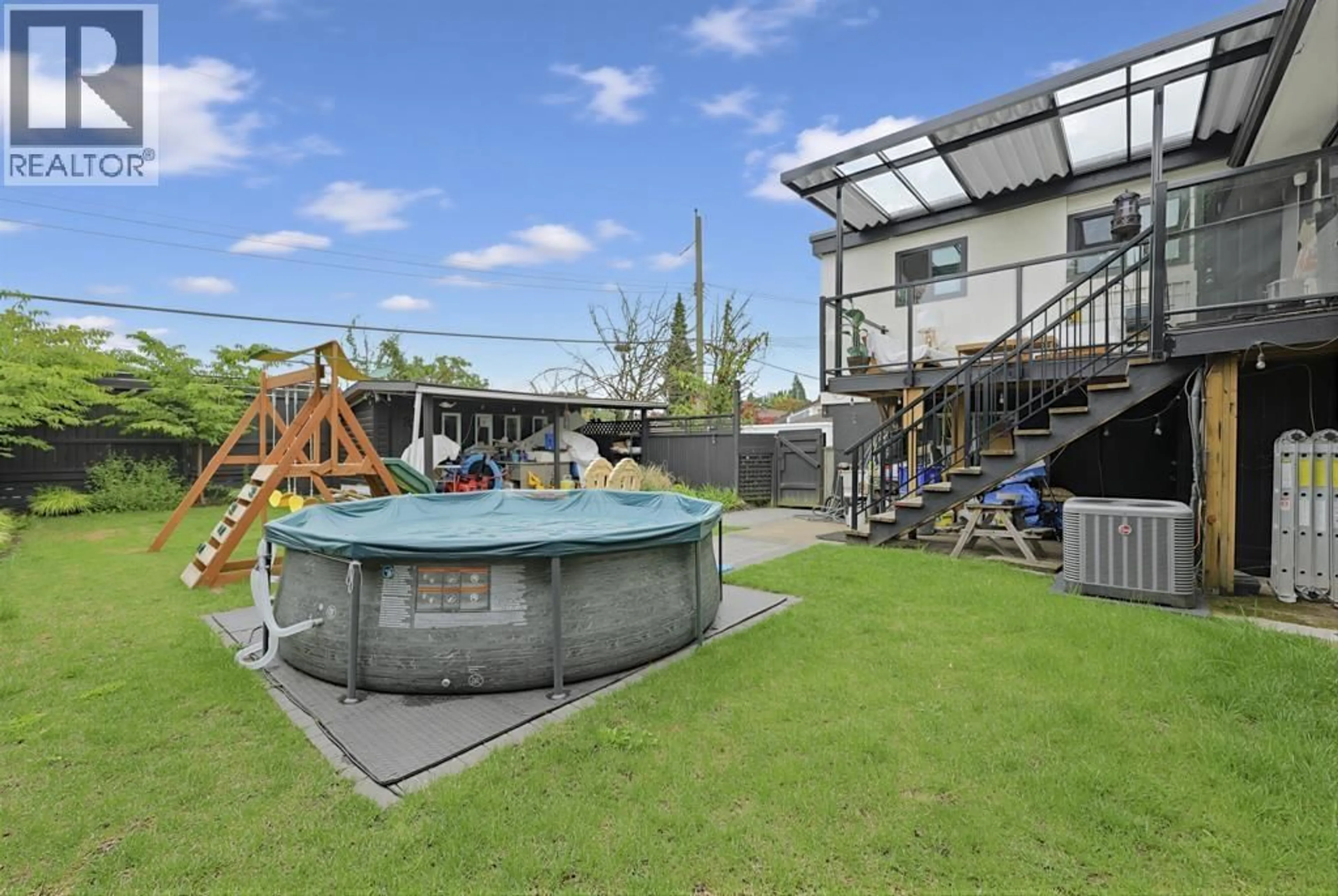 Patio, unknown for 4580 BOUNDARY ROAD, Burnaby British Columbia V5R2N4