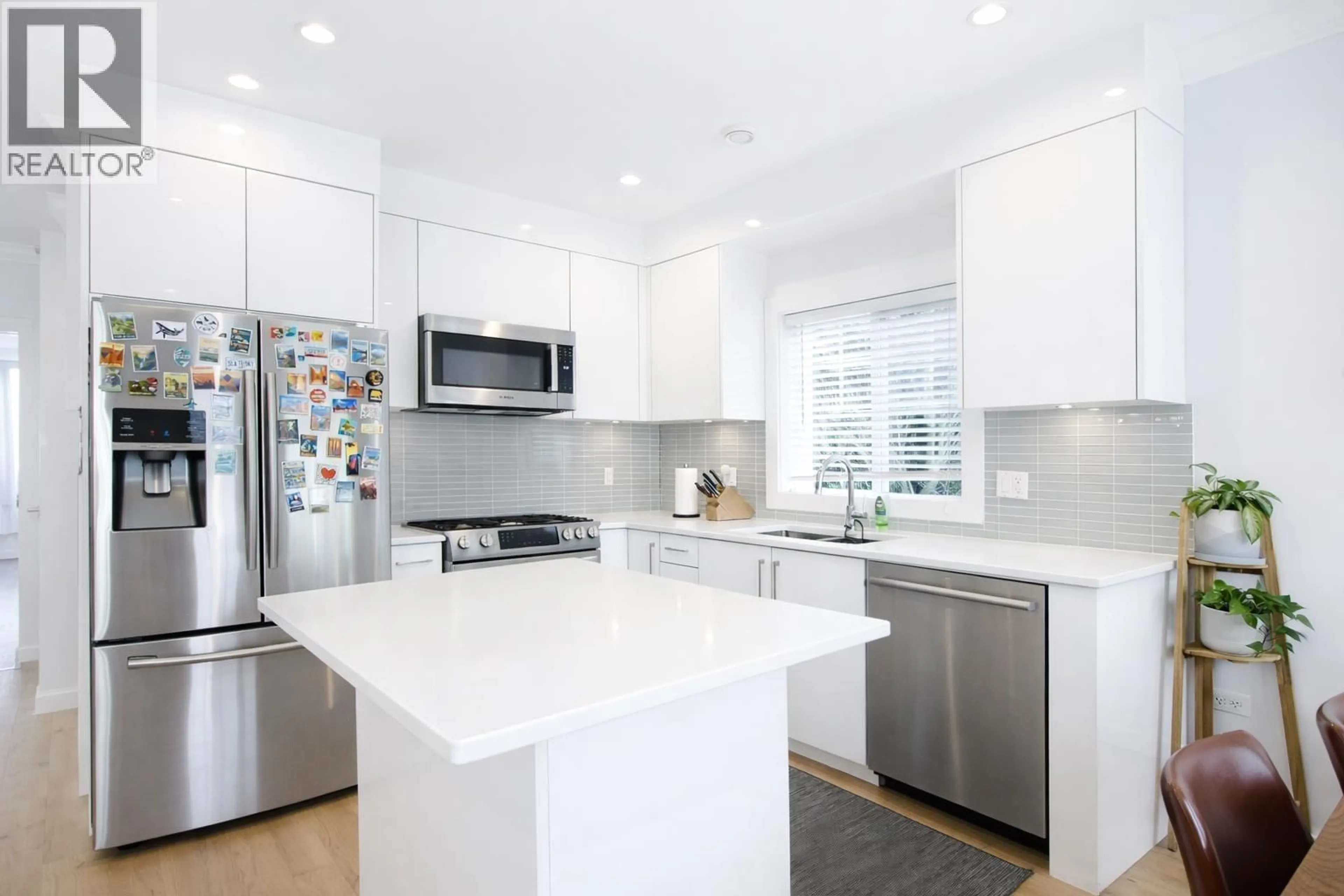 Contemporary kitchen, ceramic/tile floor for 2 - 8477 WILLIAMS ROAD, Richmond British Columbia V7A1G7