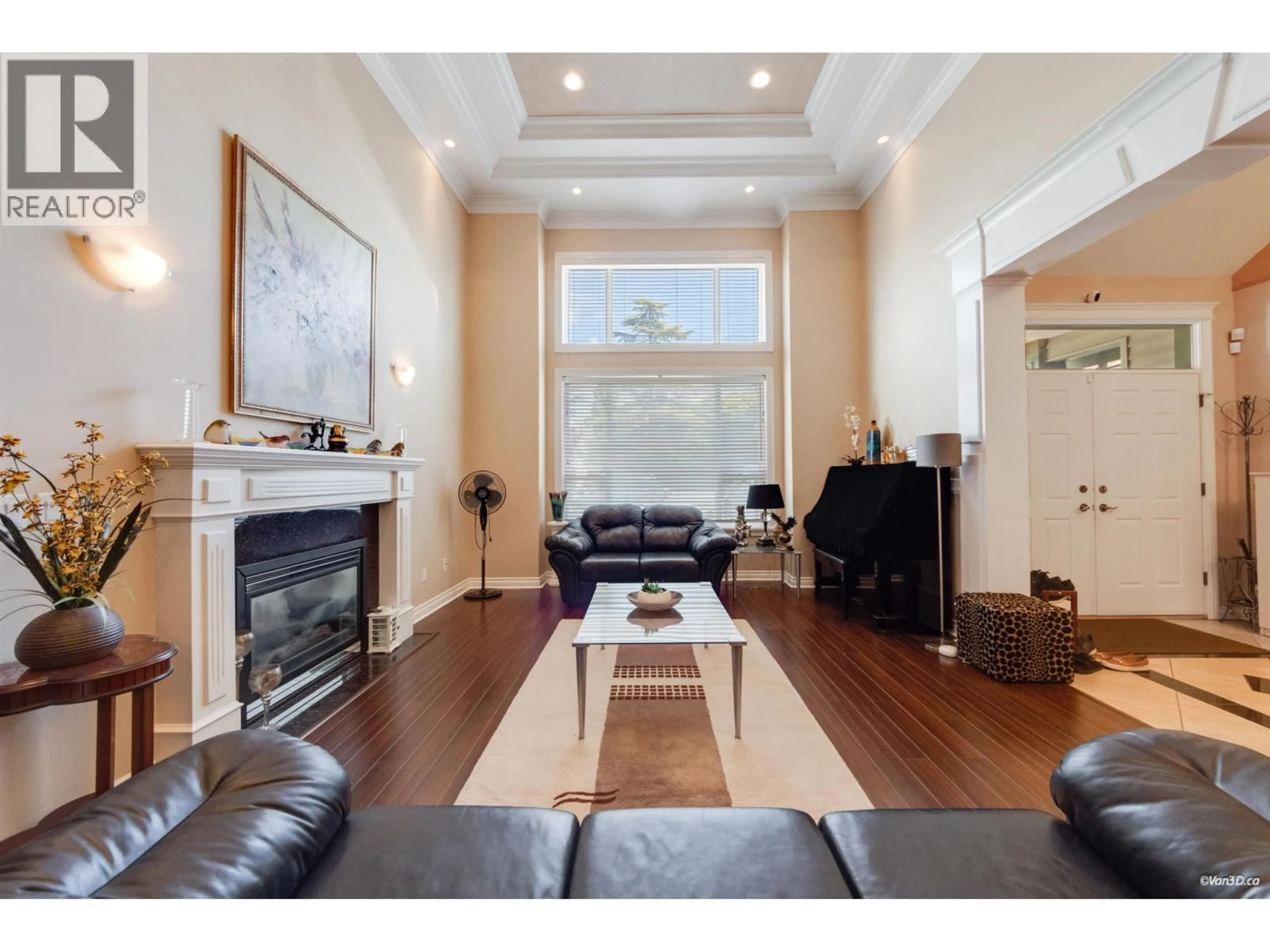 Living room with furniture, wood/laminate floor for 8311 NO. 4 ROAD, Richmond British Columbia V6Y2T7