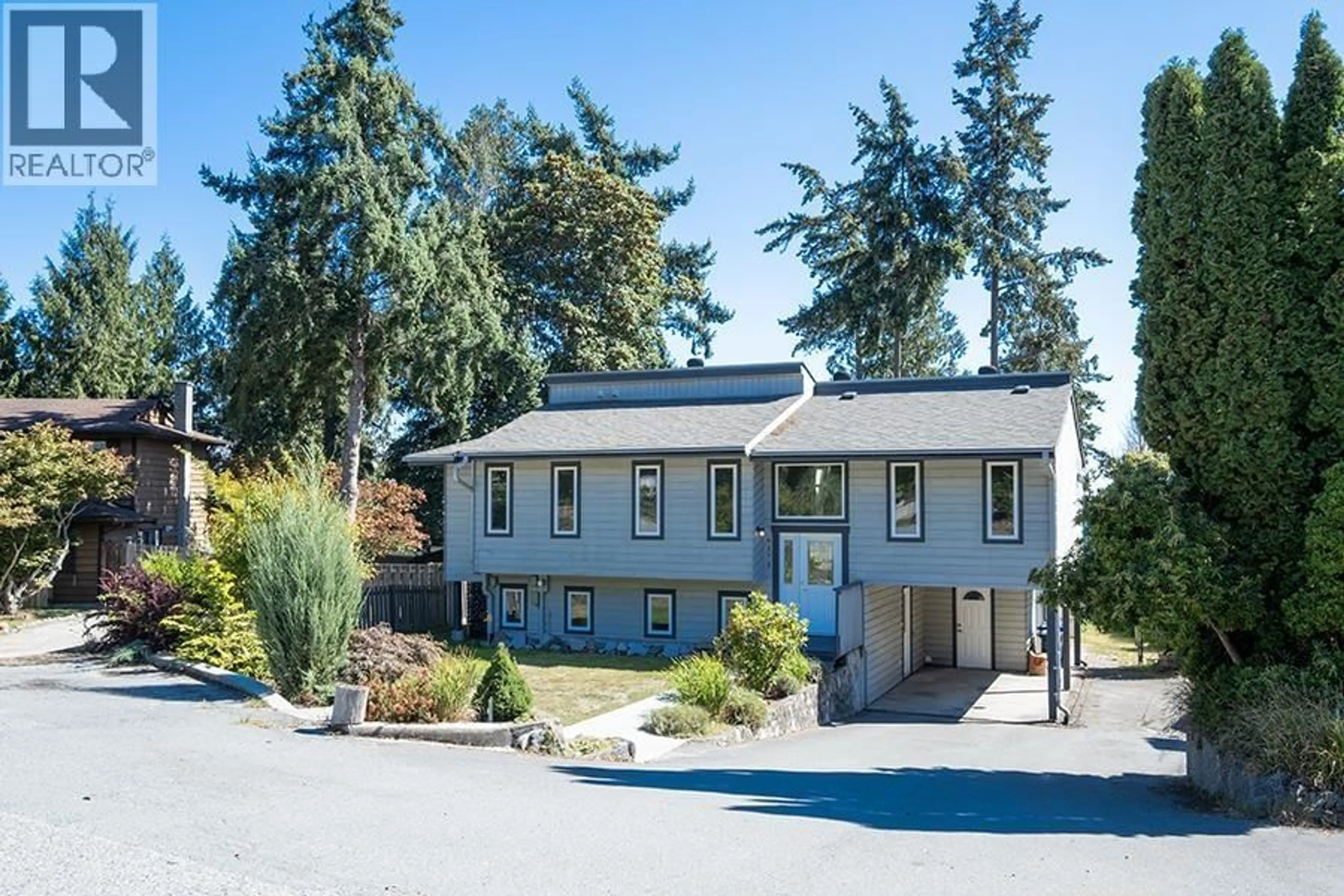 A pic from outside/outdoor area/front of a property/back of a property/a pic from drone, street for 6173 BLIGH ROAD, Sechelt British Columbia V7Z0M1