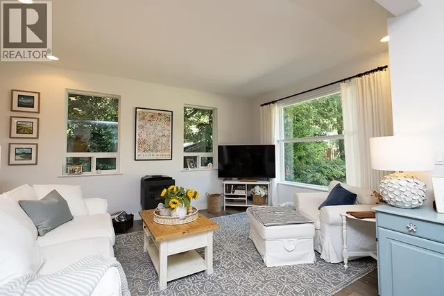 1172 CEDAR GROVE ROAD, Roberts Creek 2
