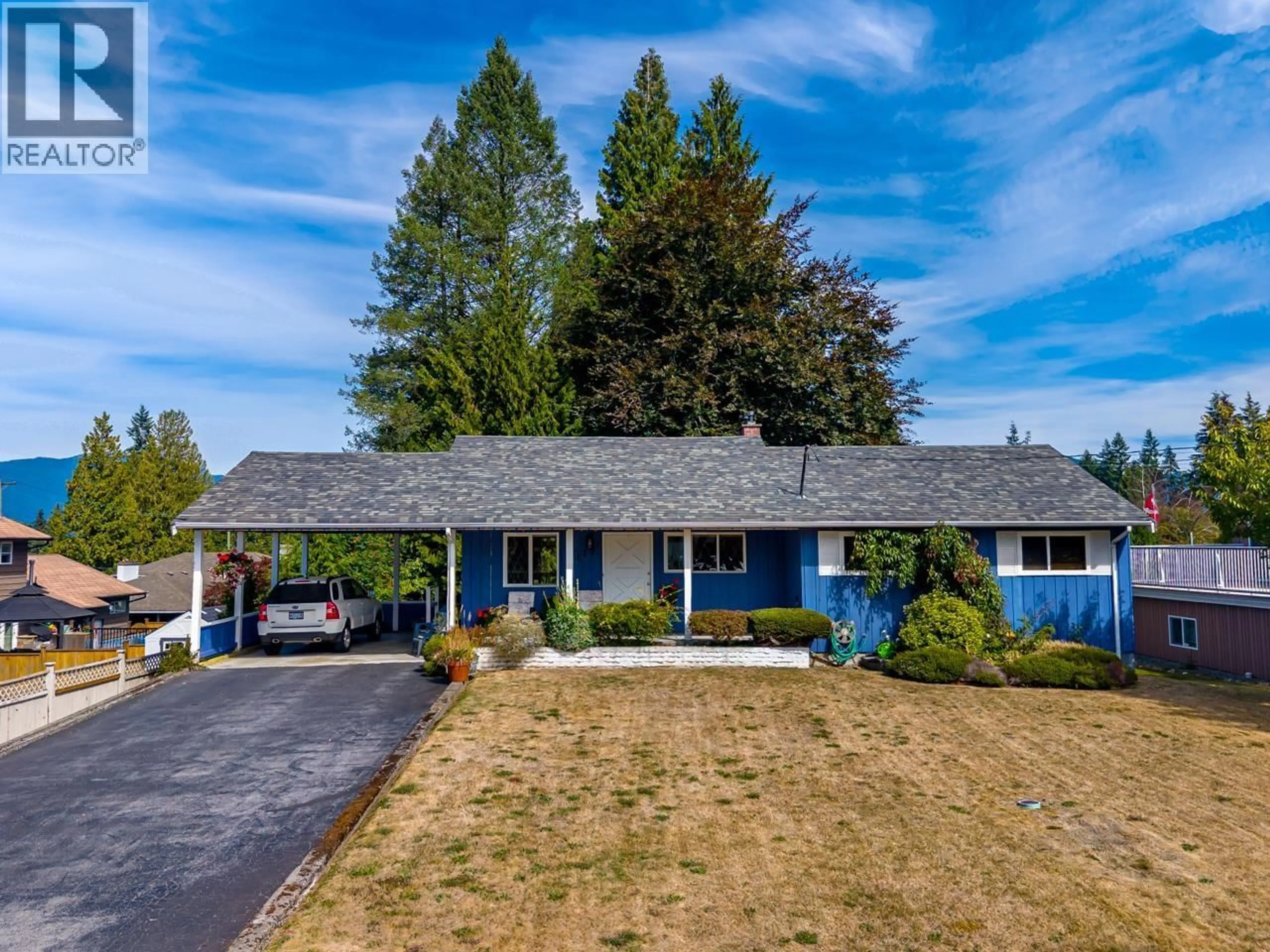 A pic from outside/outdoor area/front of a property/back of a property/a pic from drone, street for 1721 BOWMAN AVENUE, Coquitlam British Columbia V3J6C9