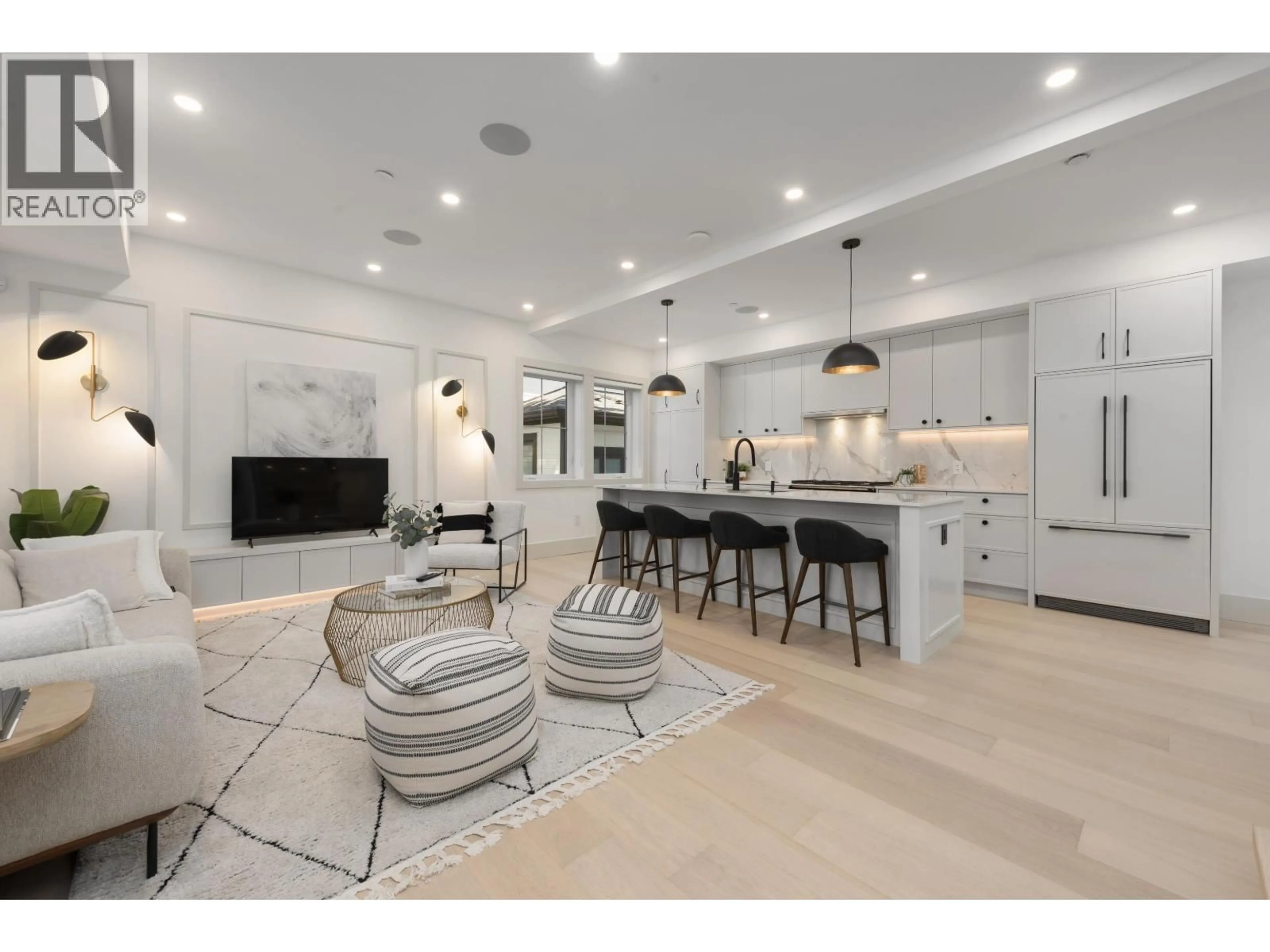 Open concept kitchen, ceramic/tile floor for 1 - 375 33RD AVENUE, Vancouver British Columbia V5V2Z8