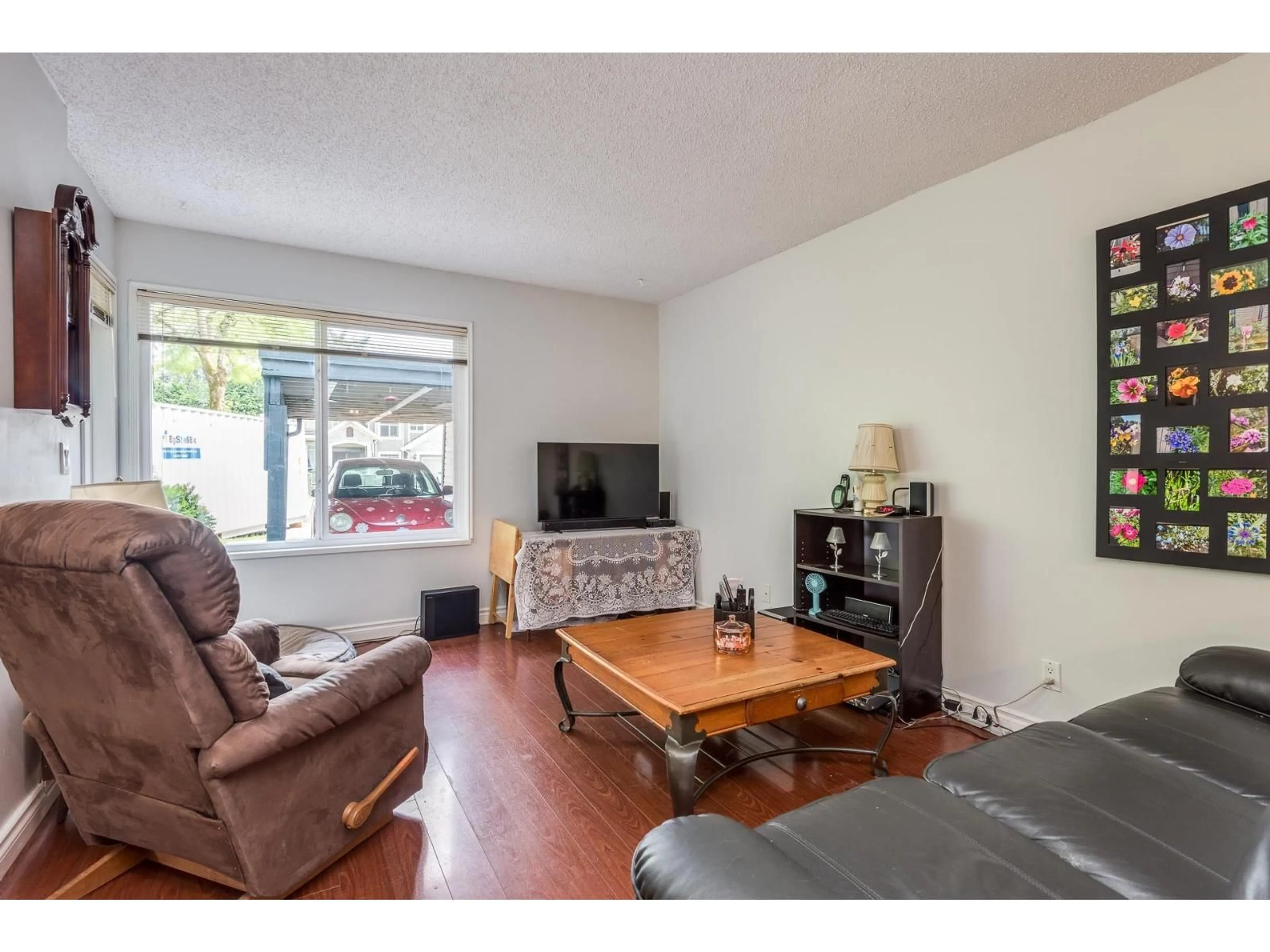 Living room with furniture, wood/laminate floor for 13447 68A AVENUE, Surrey British Columbia V3W8H2