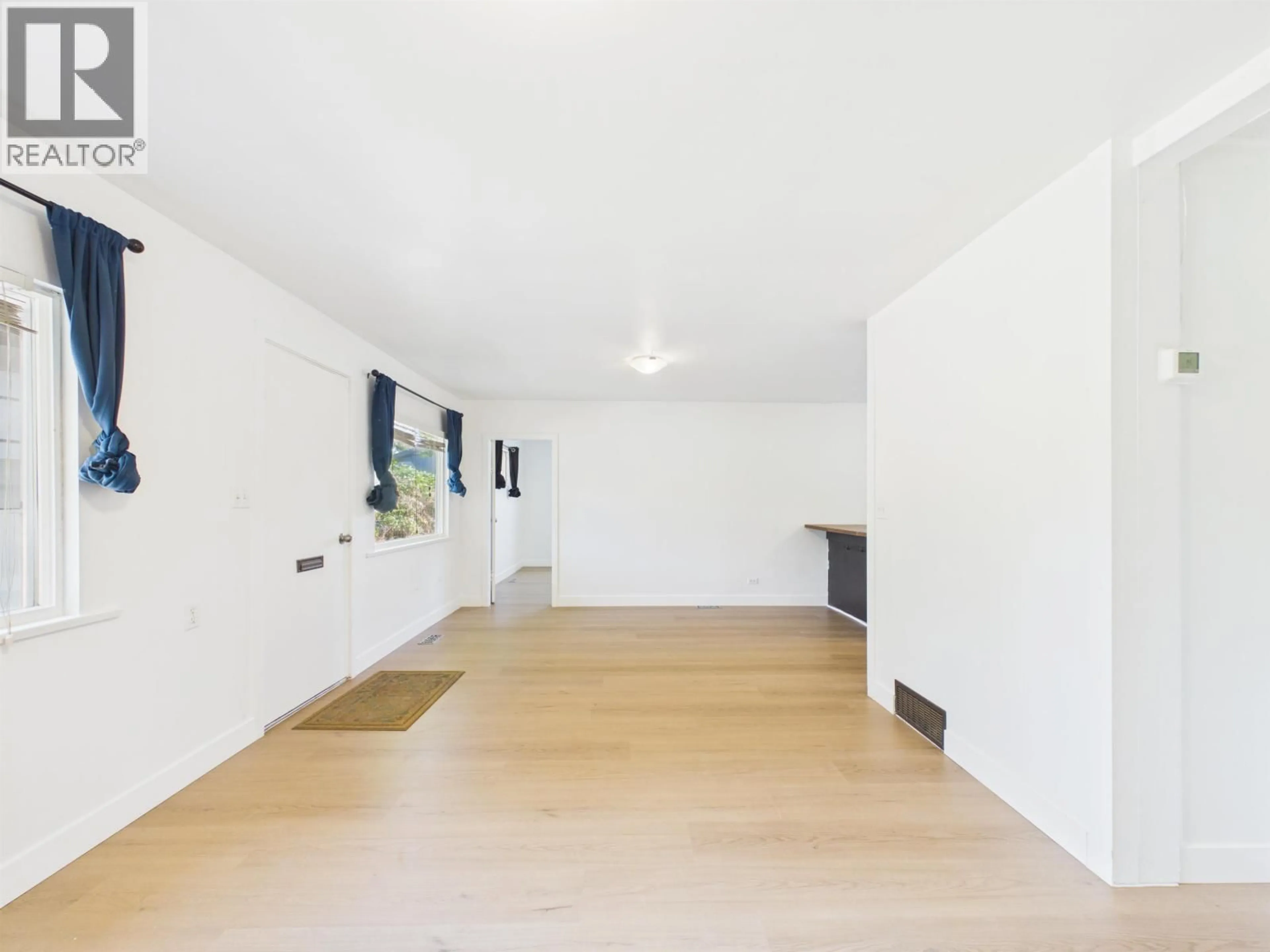 Indoor foyer for 24200 116 AVENUE, Maple Ridge British Columbia V4R1L6