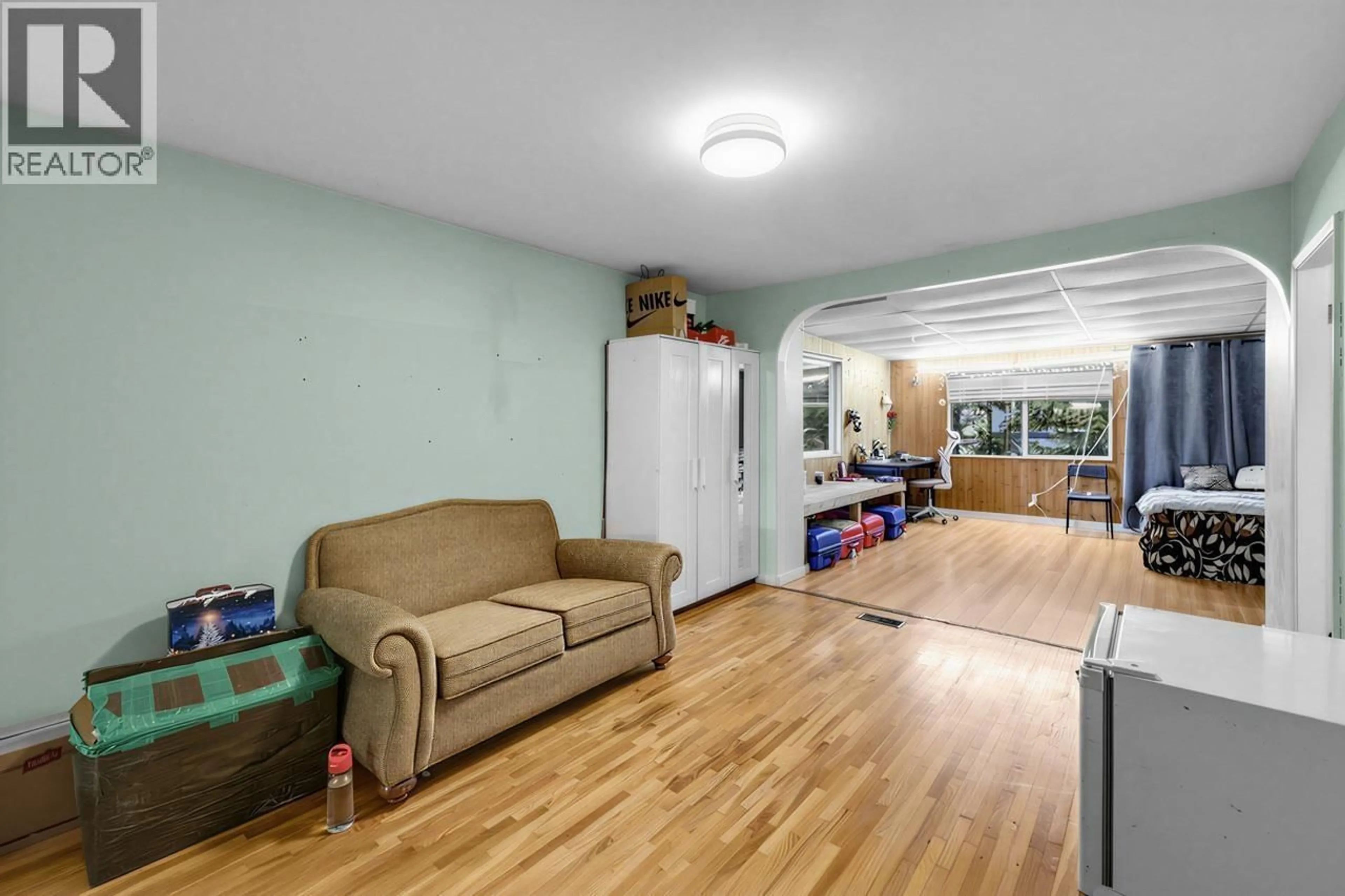 Living room with furniture, unknown for 7674 BURRIS STREET, Burnaby British Columbia V5E1Z3