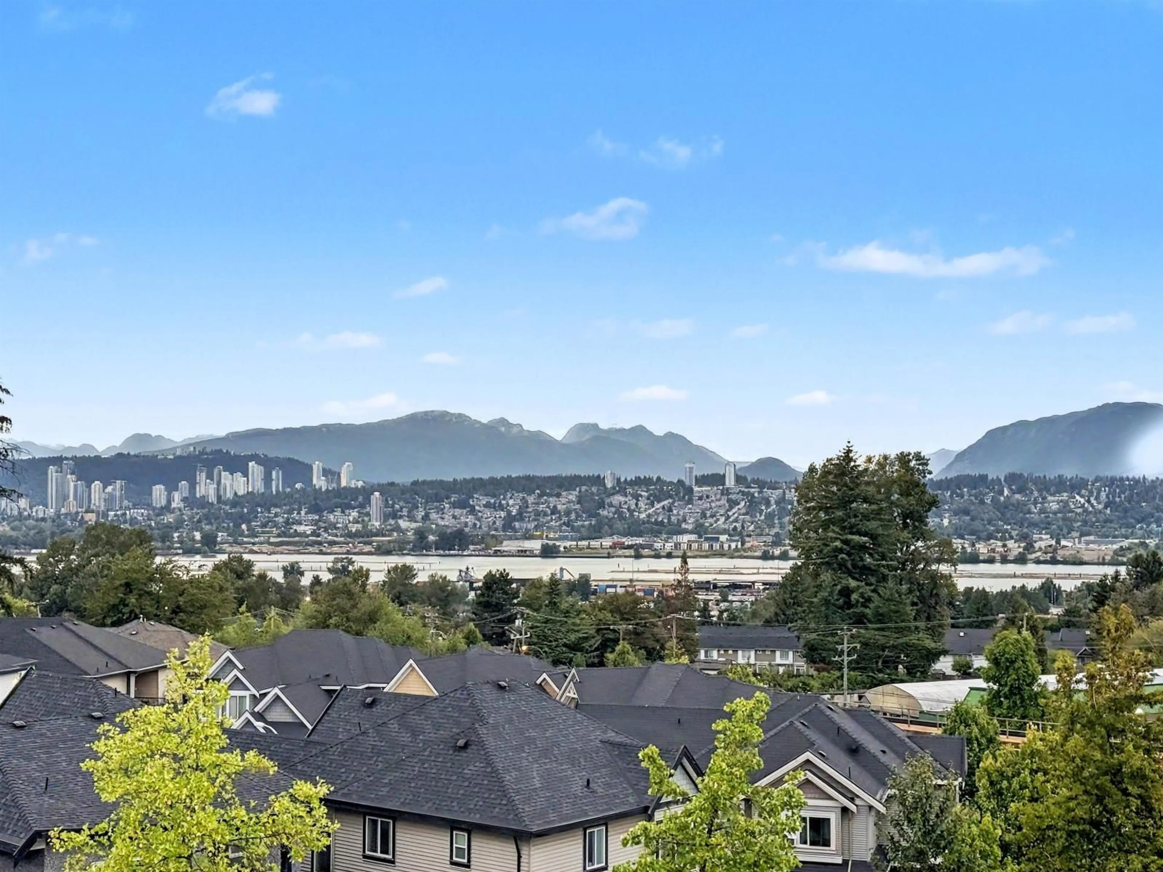 A pic from outside/outdoor area/front of a property/back of a property/a pic from drone, mountain view for 515 - 11077 RAVINE ROAD, Surrey British Columbia V3T3X5