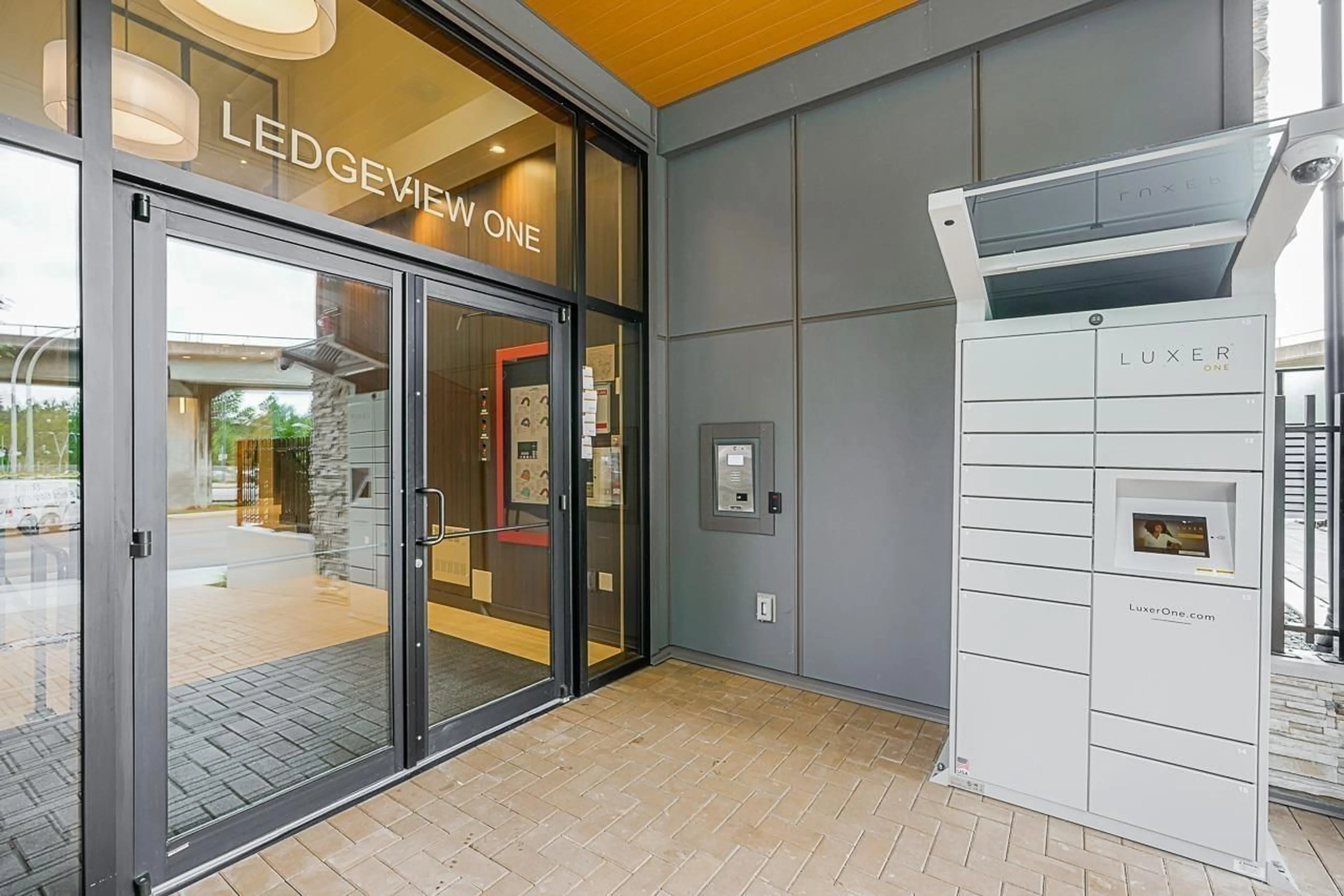 Indoor foyer for 515 - 11077 RAVINE ROAD, Surrey British Columbia V3T3X5