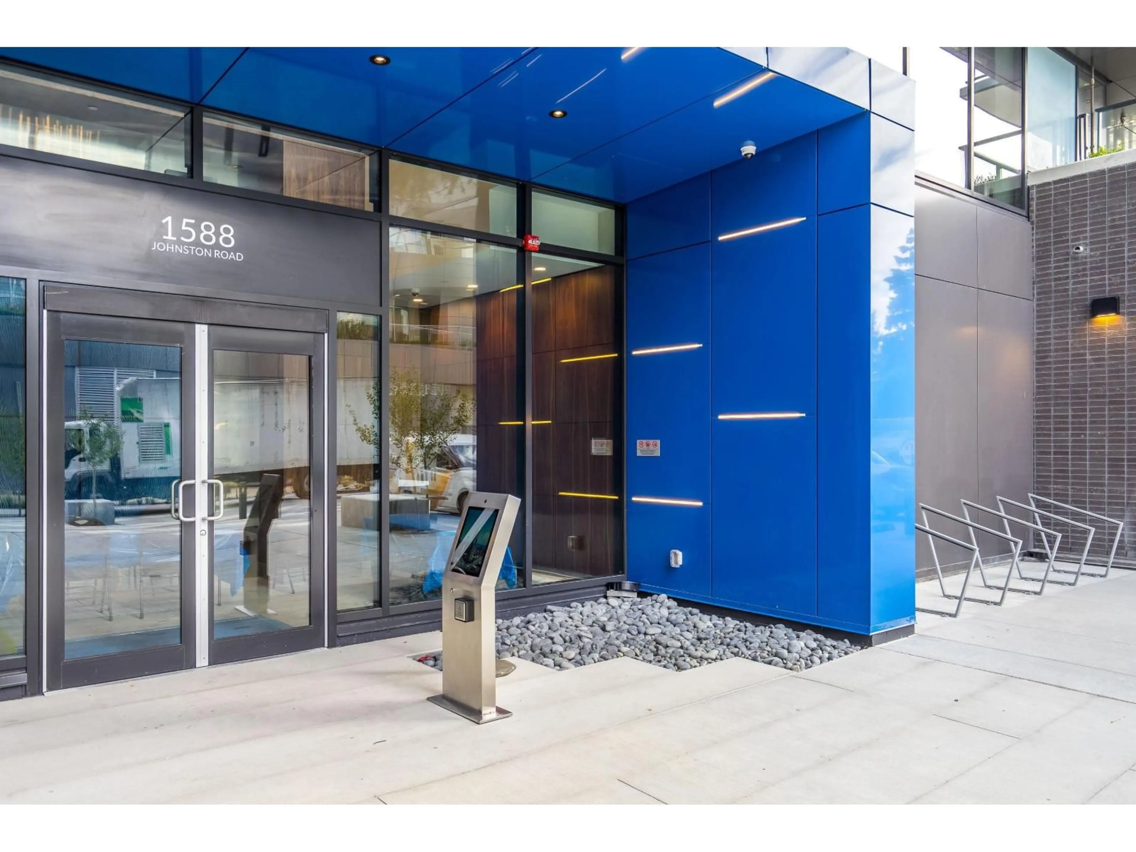 Indoor foyer for 1108 - 1588 JOHNSTON STREET, White Rock British Columbia V4B0C5