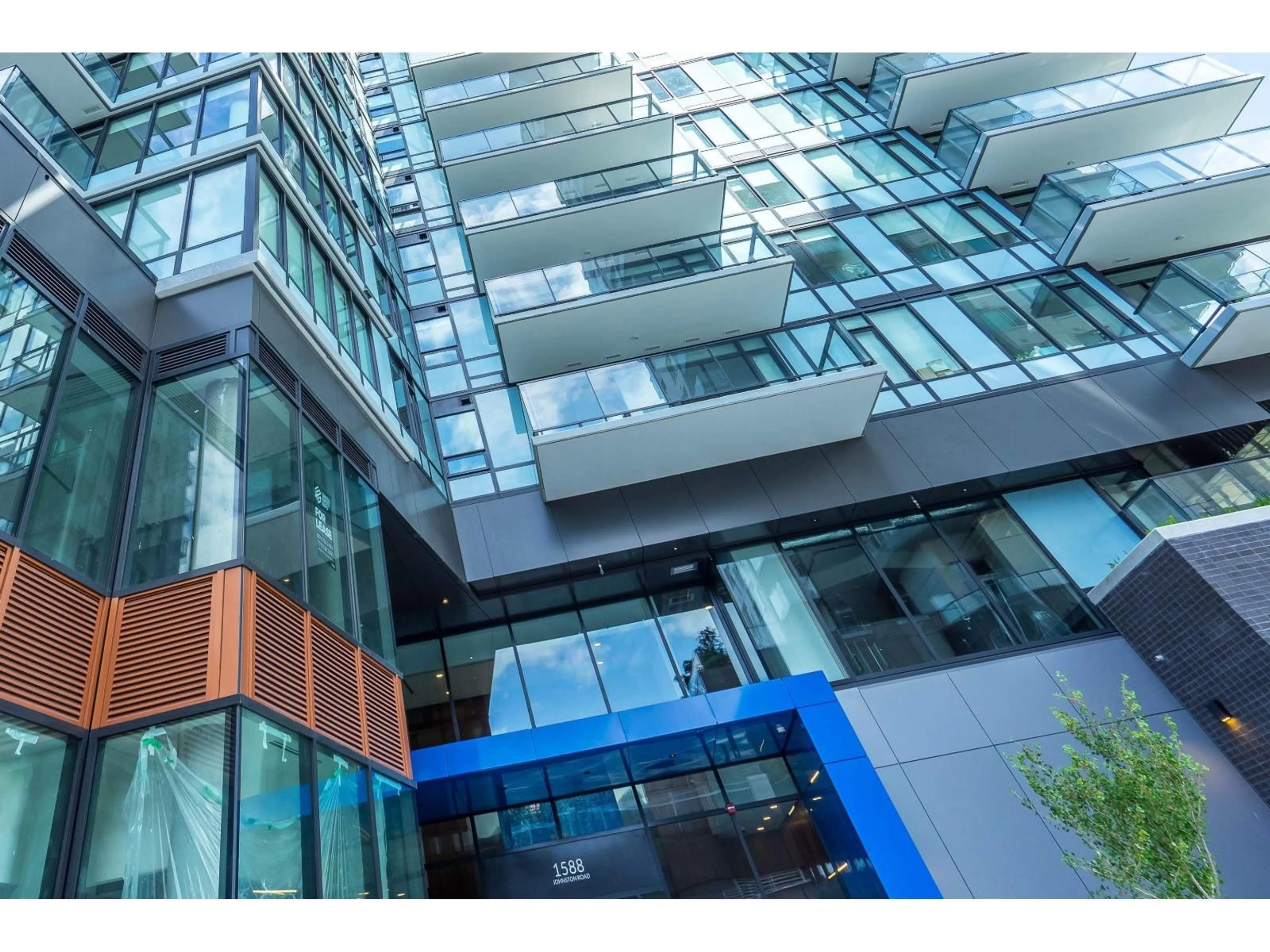 Indoor foyer for 1108 - 1588 JOHNSTON STREET, White Rock British Columbia V4B0C5