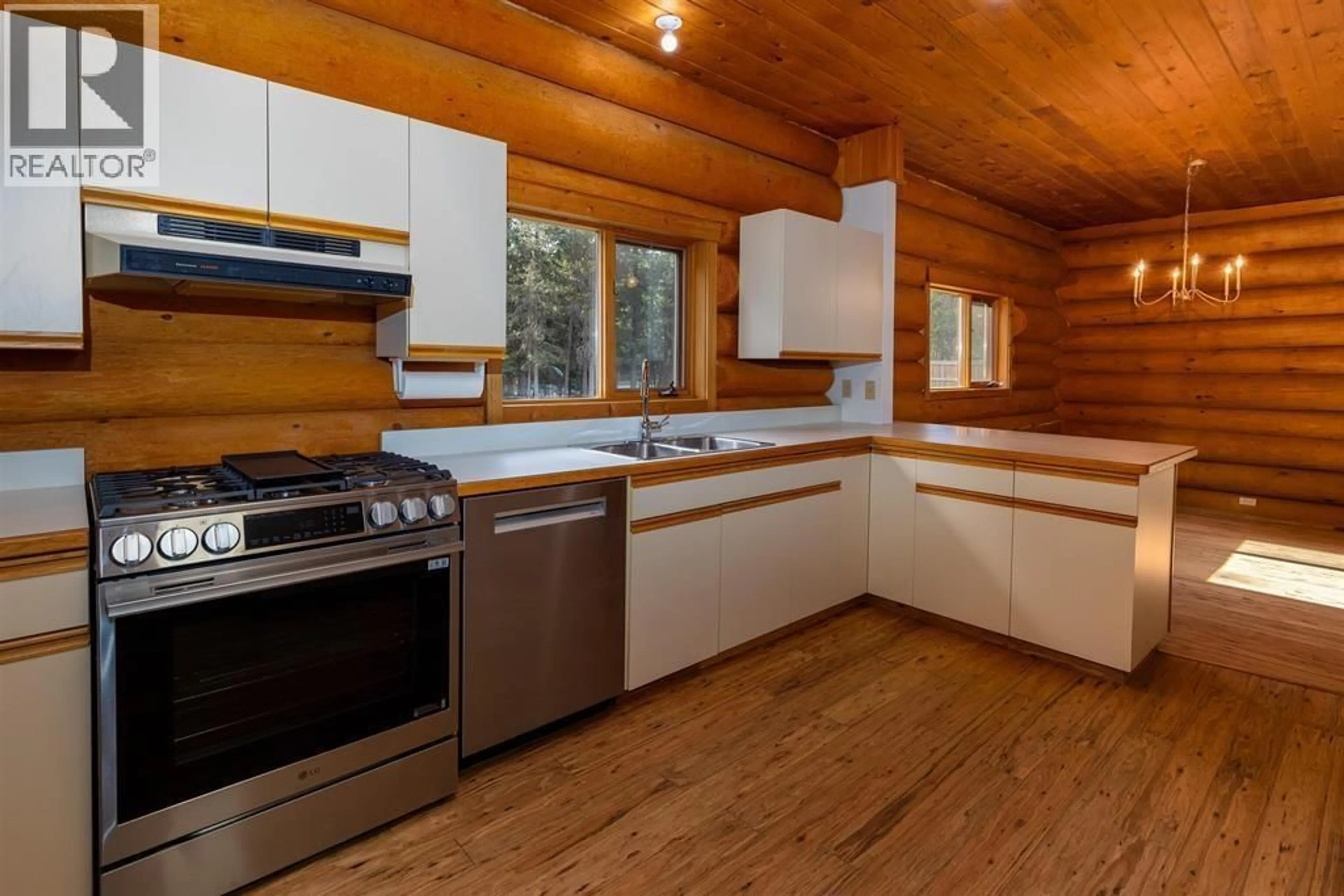 Standard kitchen, wood/laminate floor for 3902 SPRING CREEK DRIVE, Terrace British Columbia V8G0C5