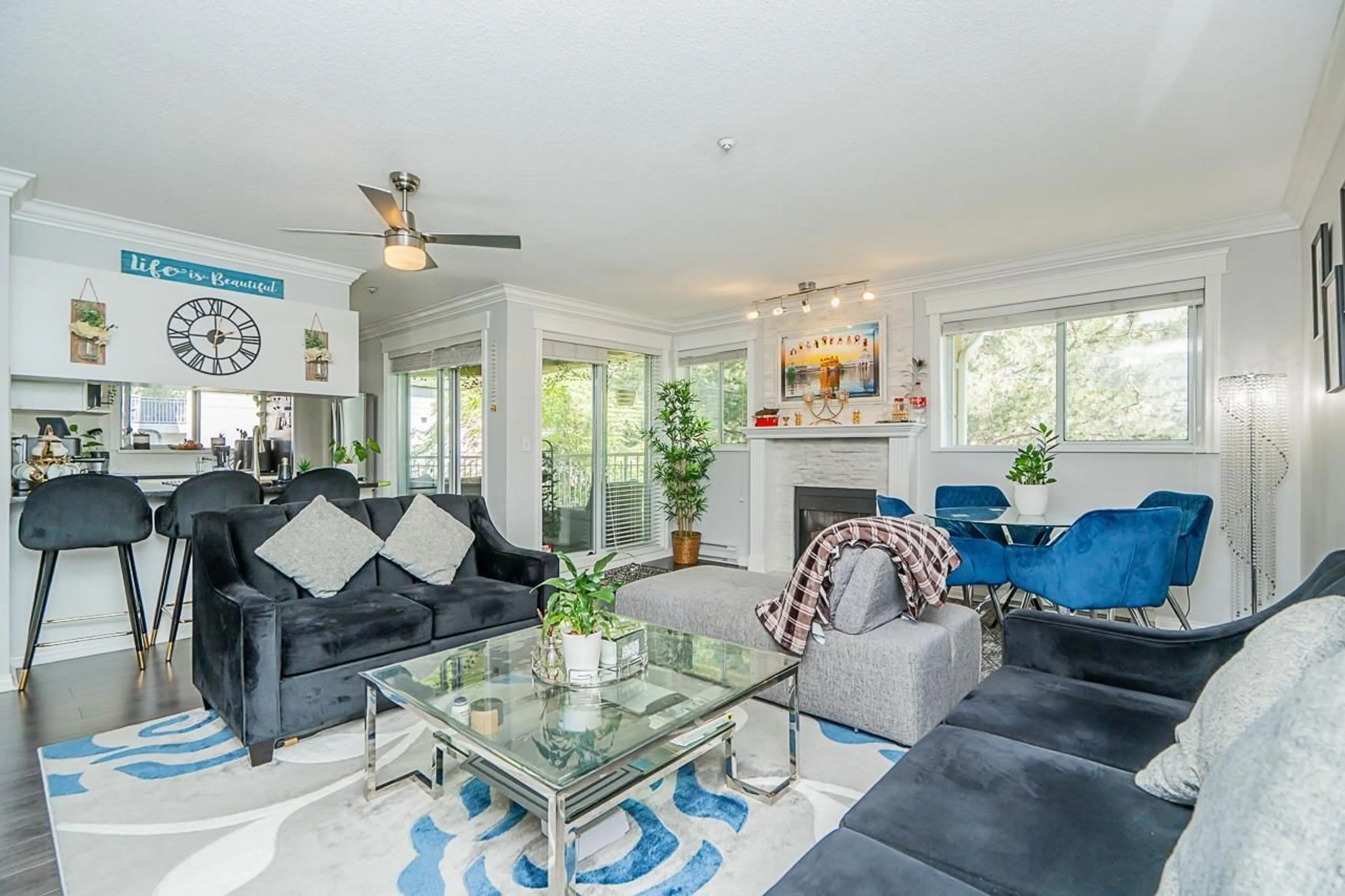 Living room with furniture, unknown for 313 - 13727 74 AVENUE, Surrey British Columbia V3W0M7
