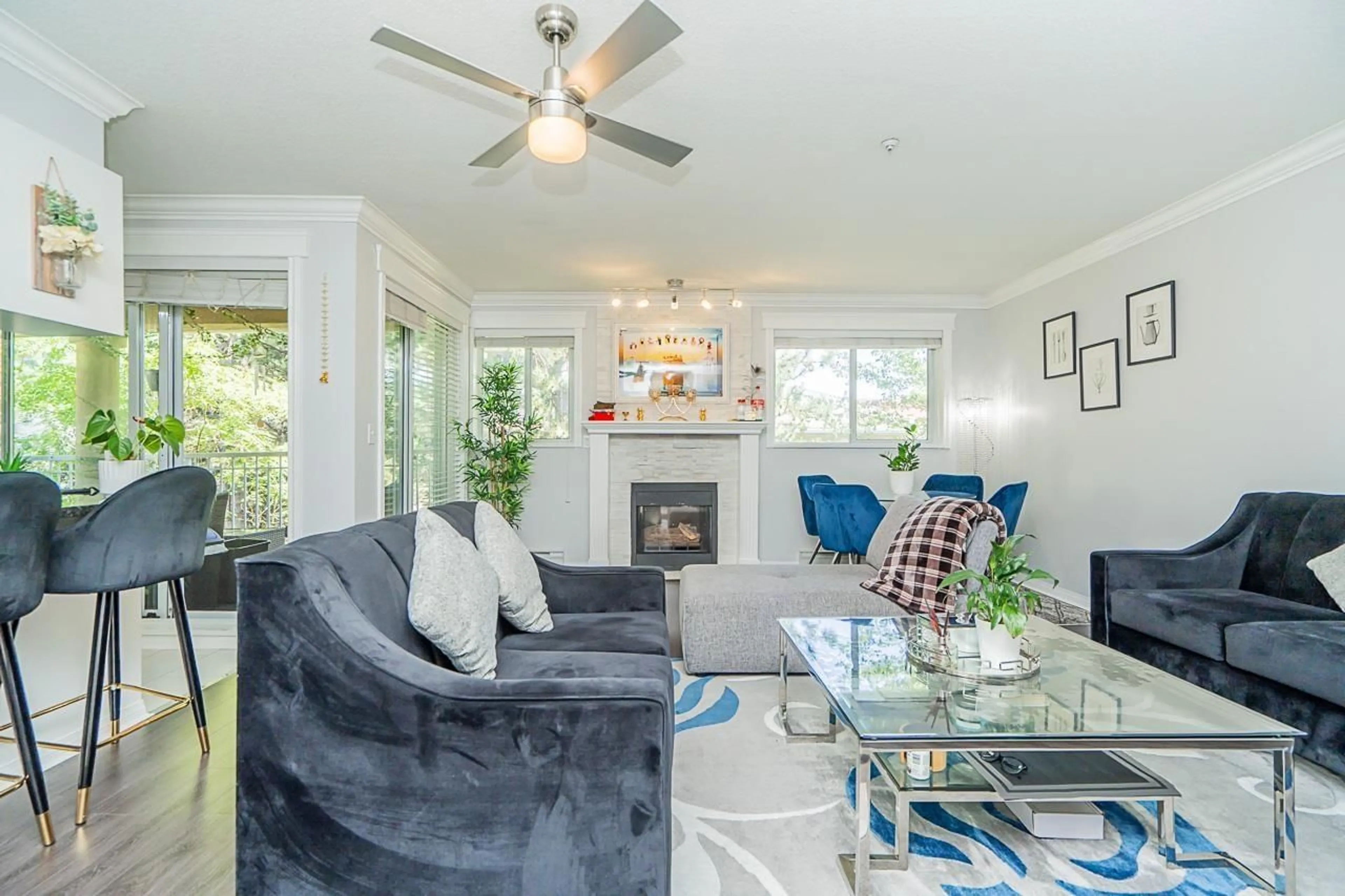 Living room with furniture, unknown for 313 - 13727 74 AVENUE, Surrey British Columbia V3W0M7