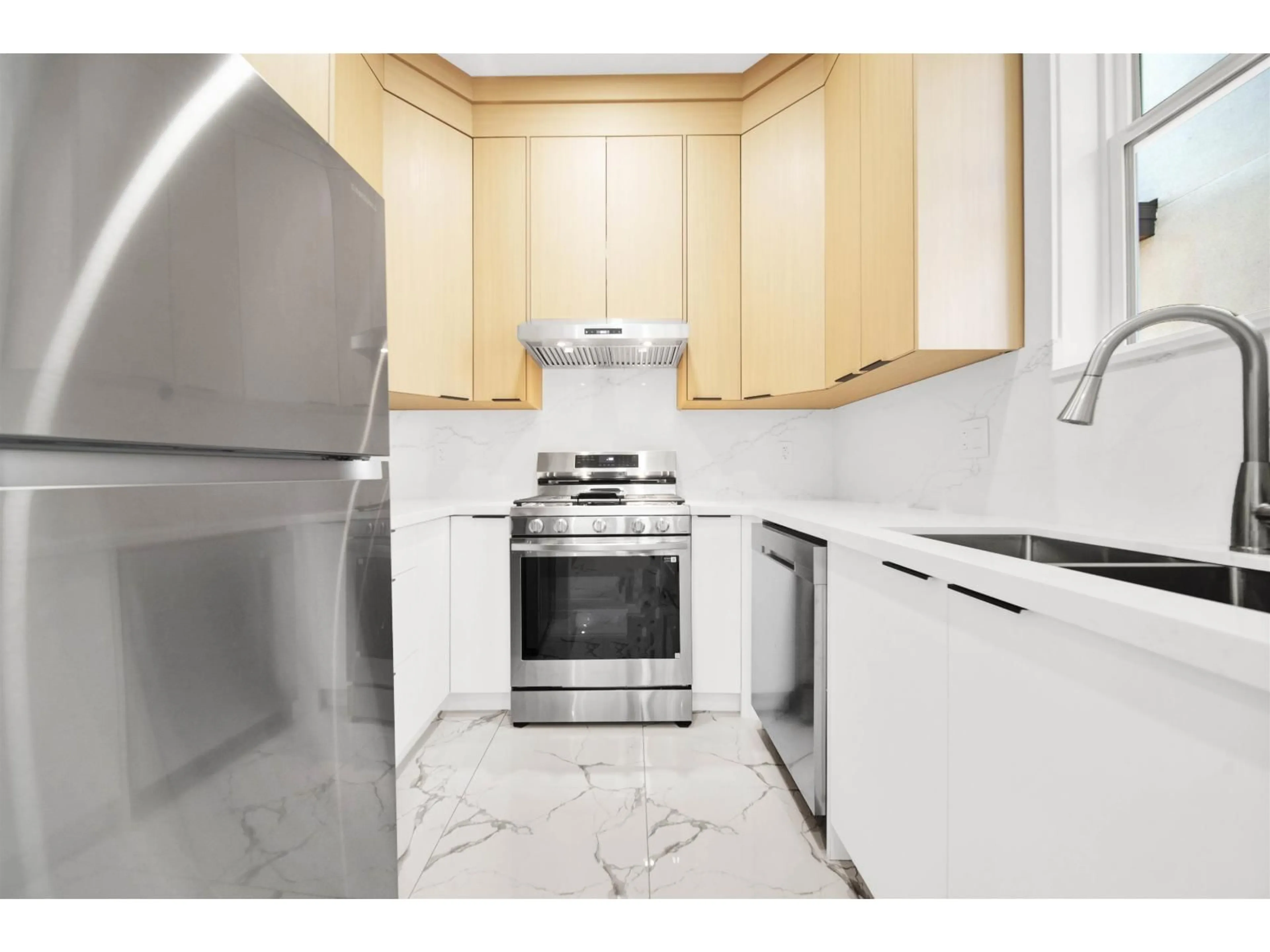 Standard kitchen, unknown for 11775 82B AVENUE, Delta British Columbia V4C2E8