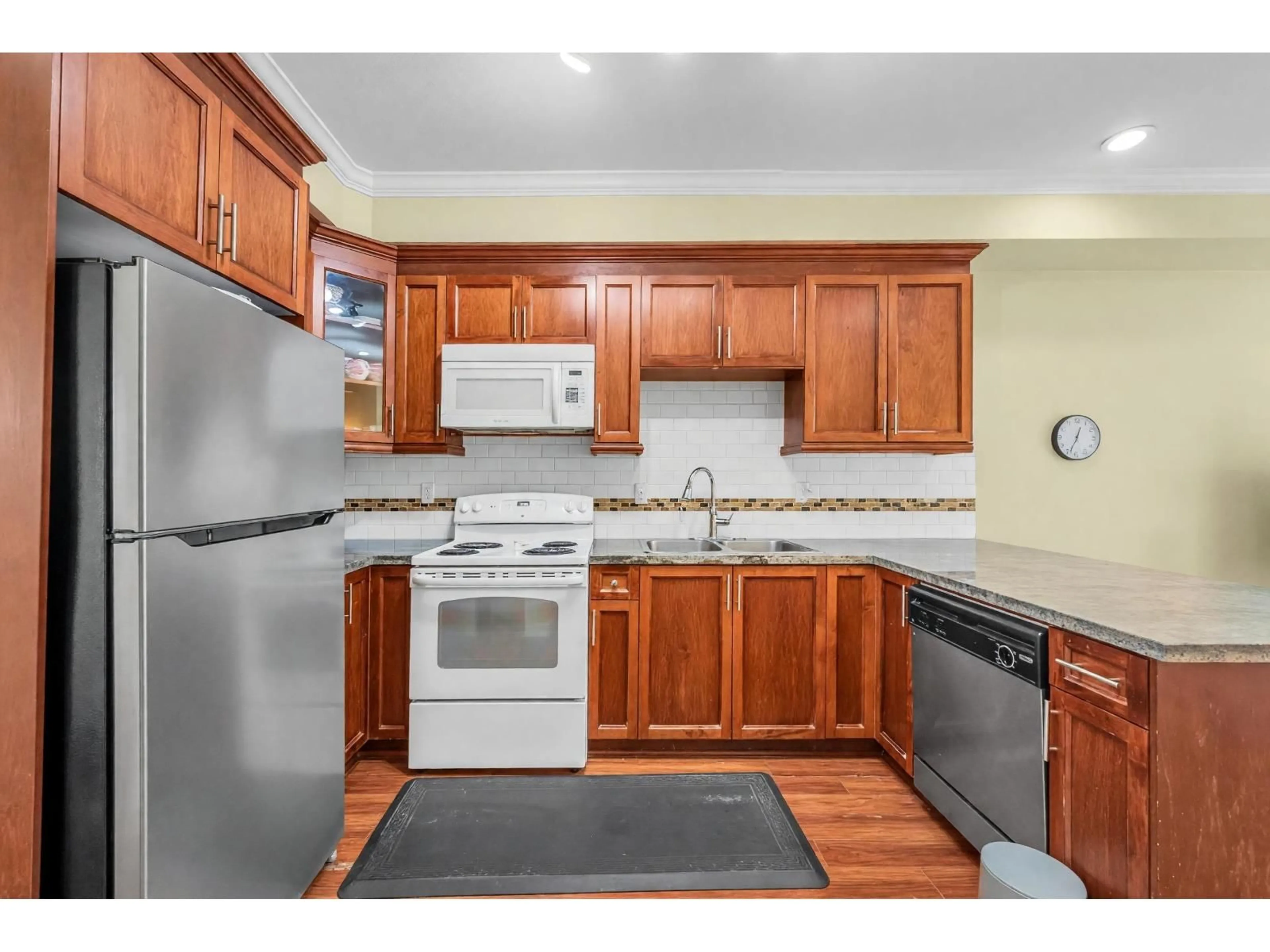 Standard kitchen, unknown for 5 - 9405 121 STREET, Surrey British Columbia V3V0A9