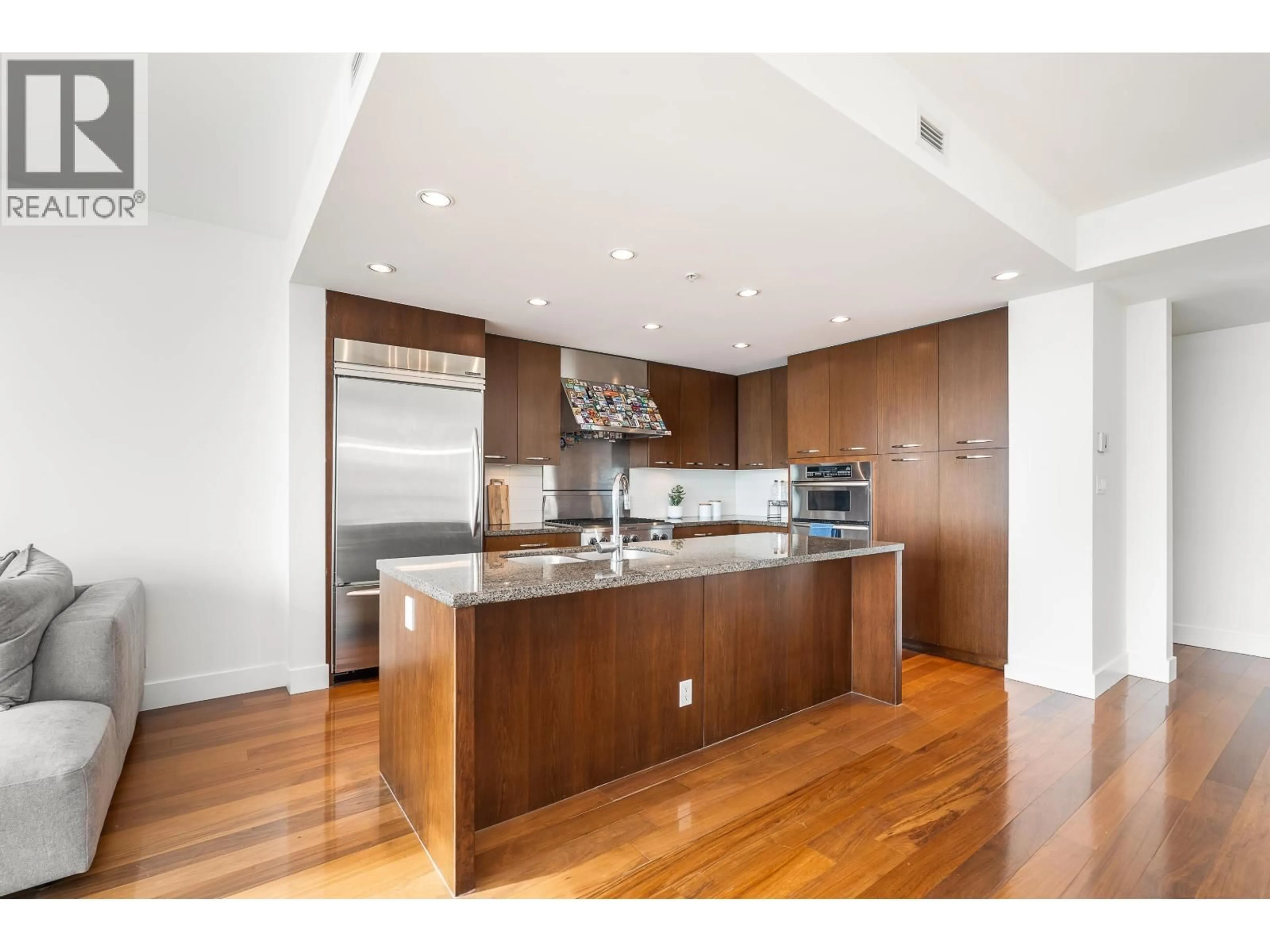 Open concept kitchen, wood/laminate floor for 1101 - 3335 CYPRESS PLACE, West Vancouver British Columbia V7S3J8