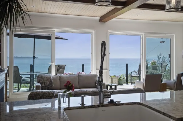 14553 SUNSET DRIVE, White Rock 2