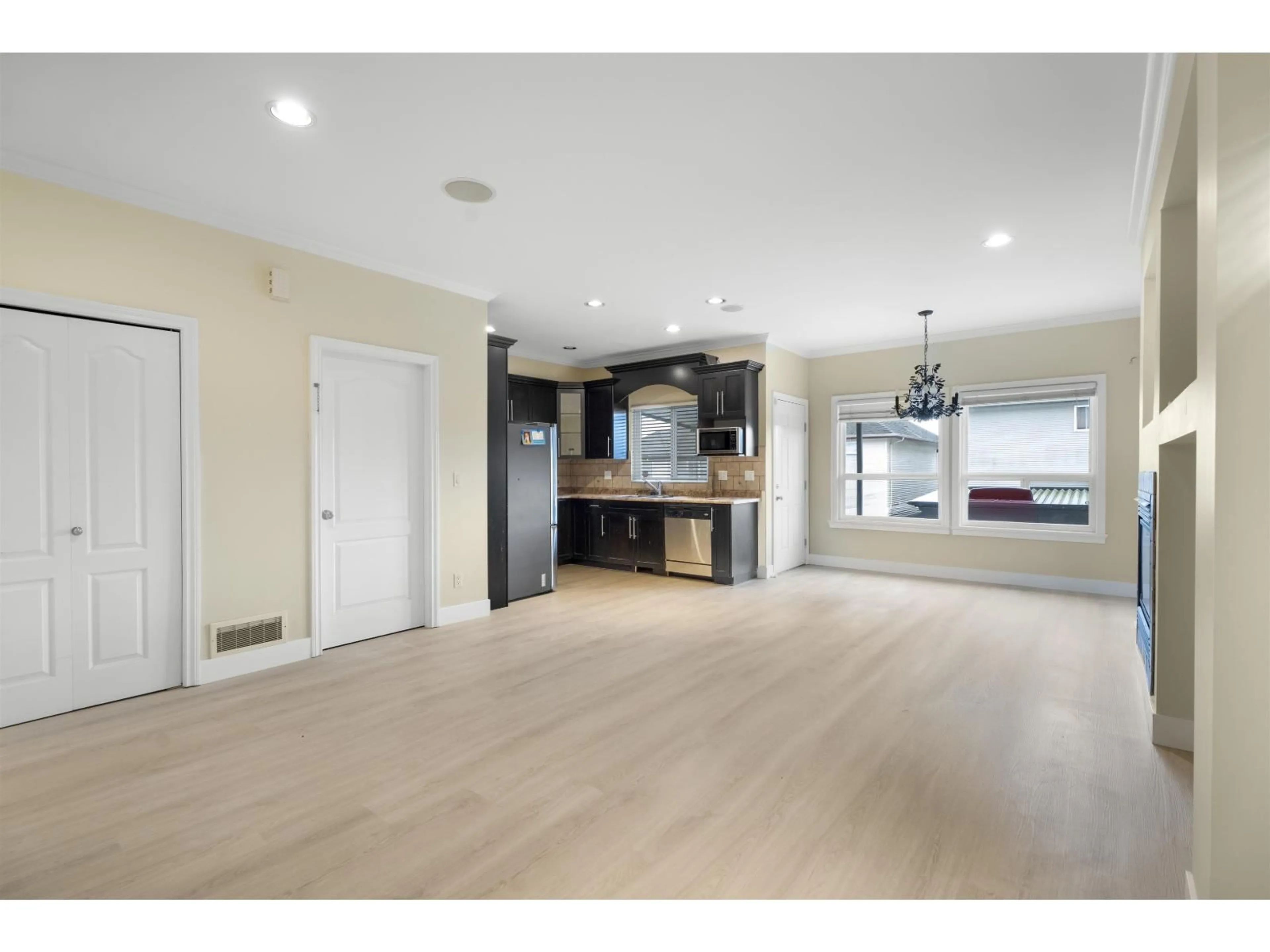 Unknown for 14850 57 AVENUE, Surrey British Columbia V3S8W3