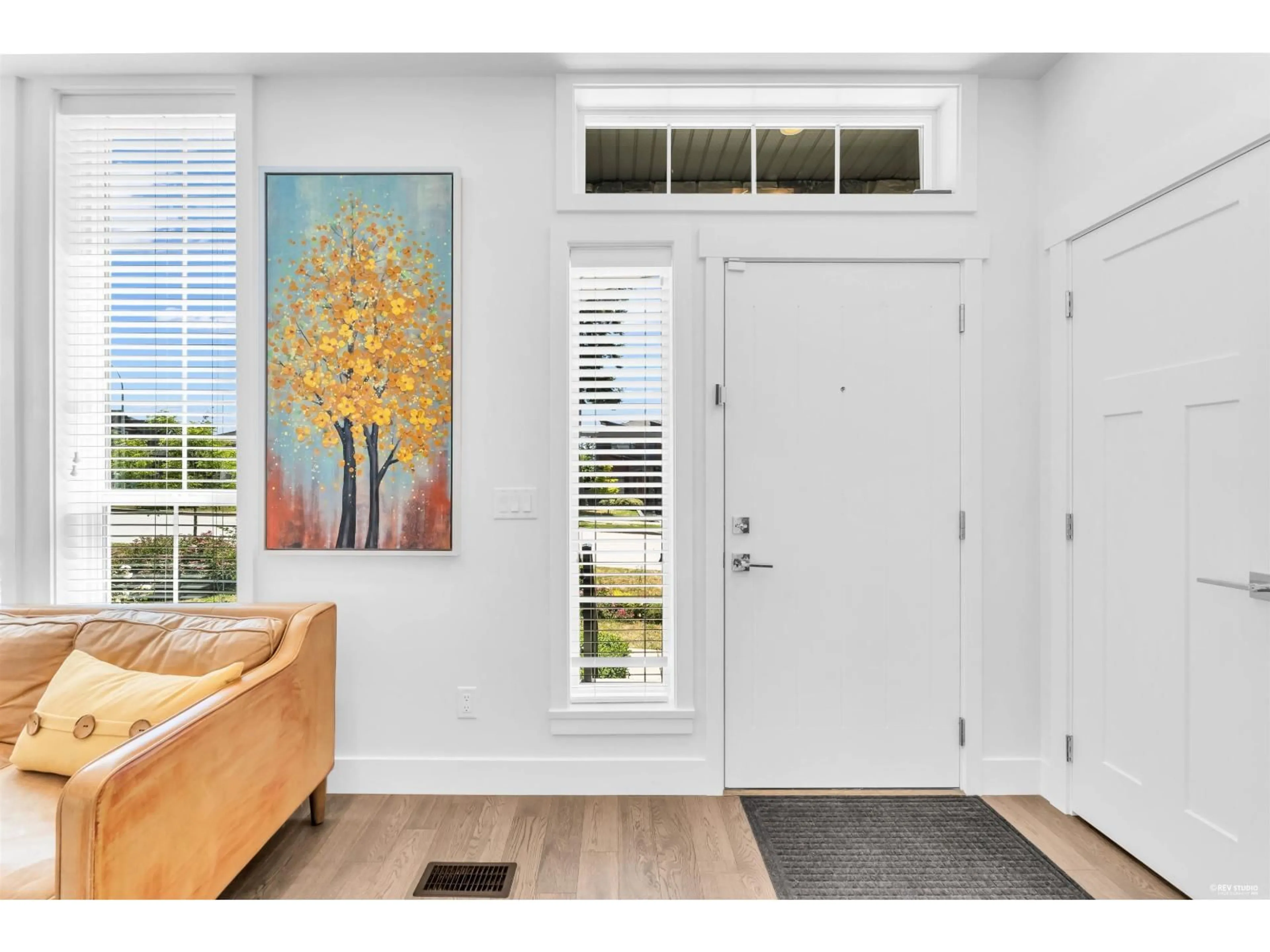 Indoor entryway for 16477 21 AVENUE, Surrey British Columbia V3Z0V7