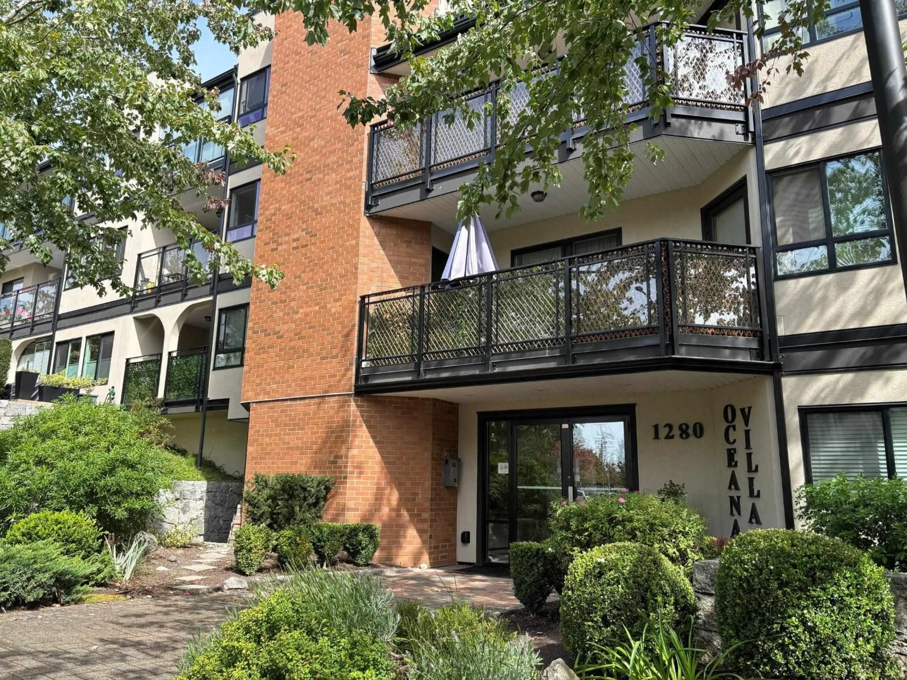 Patio, unknown for 301 - 1280 FIR STREET, White Rock British Columbia V4B4B1