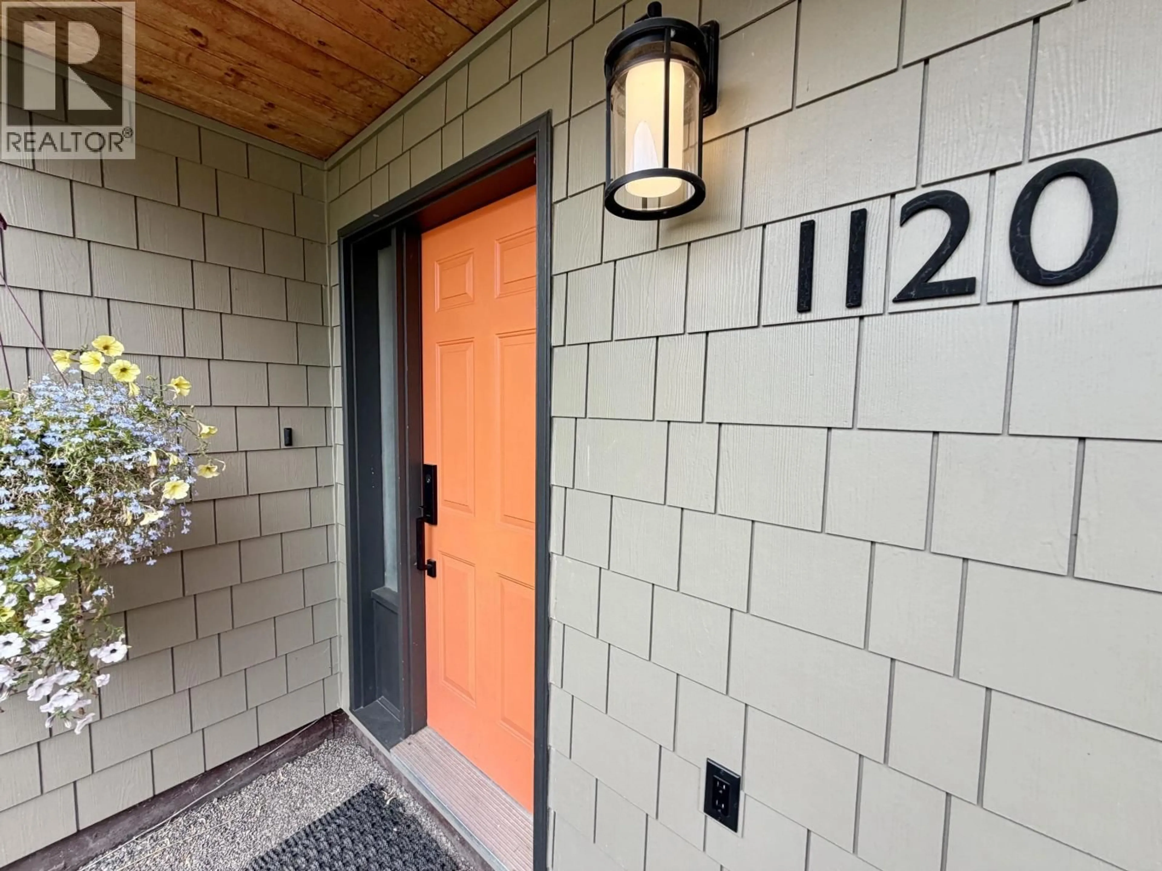 Indoor entryway for 1120 TORONTO STREET, Smithers British Columbia V0J2N0