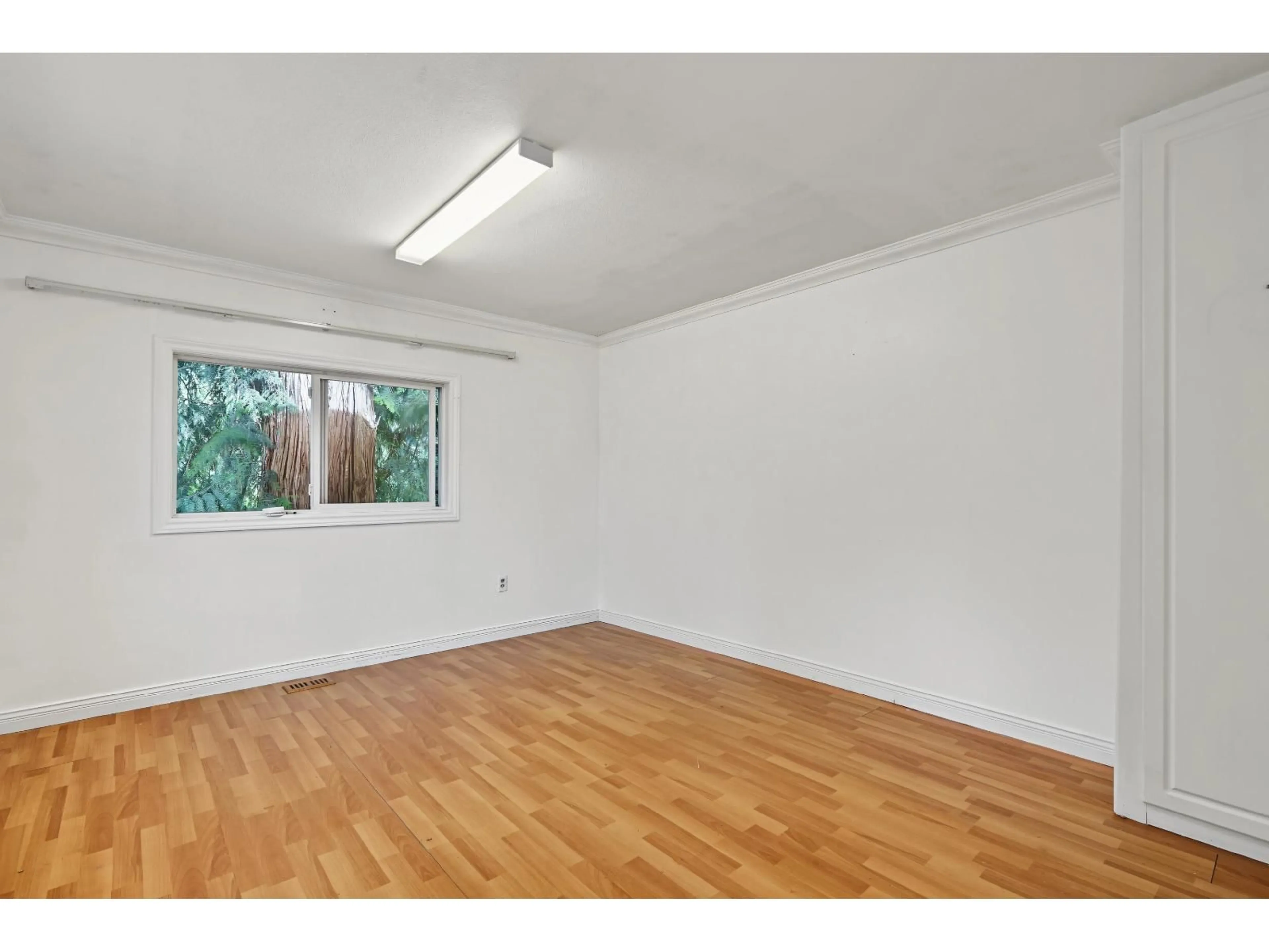 A pic of a room for 5 - 2216 LOUGHEED HIGHWAY, Agassiz British Columbia V0M1A1