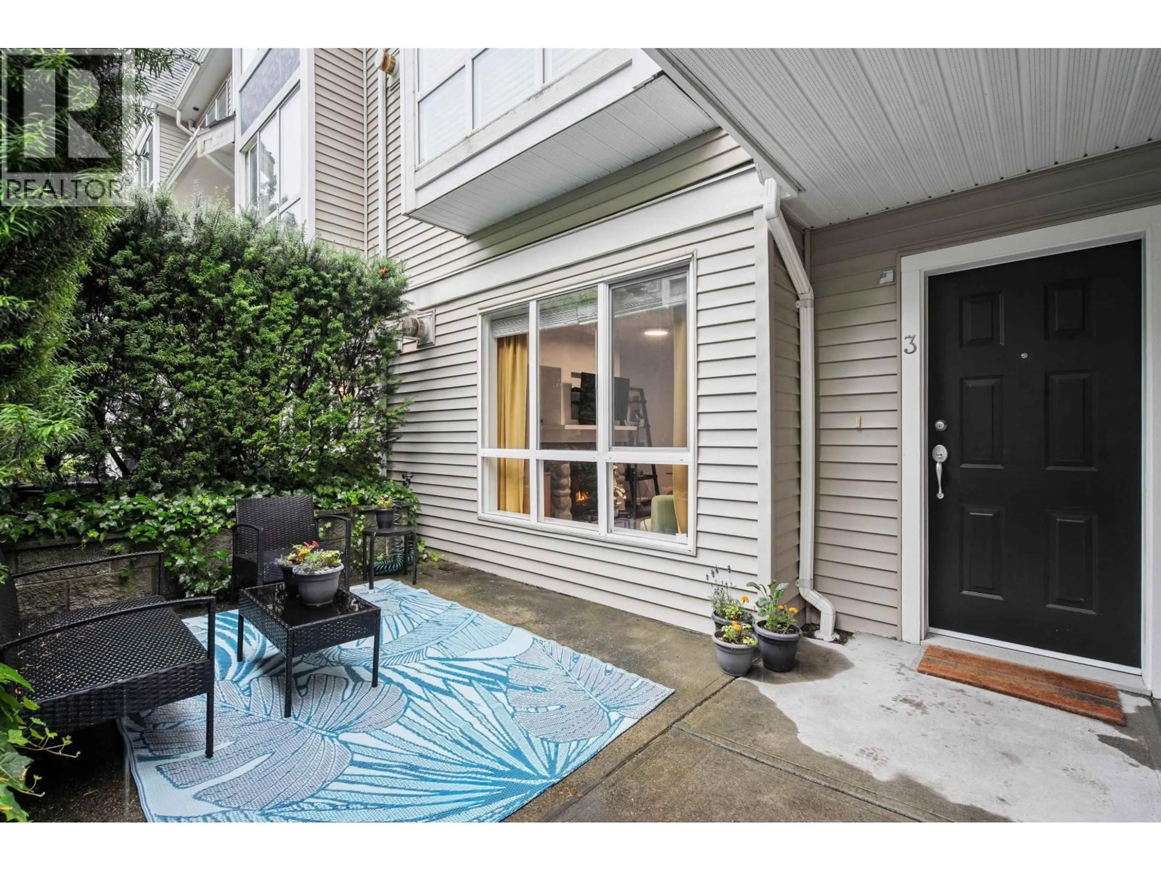 Indoor entryway for 3 - 1005 LYNN VALLEY ROAD, North Vancouver British Columbia V7J1Z6