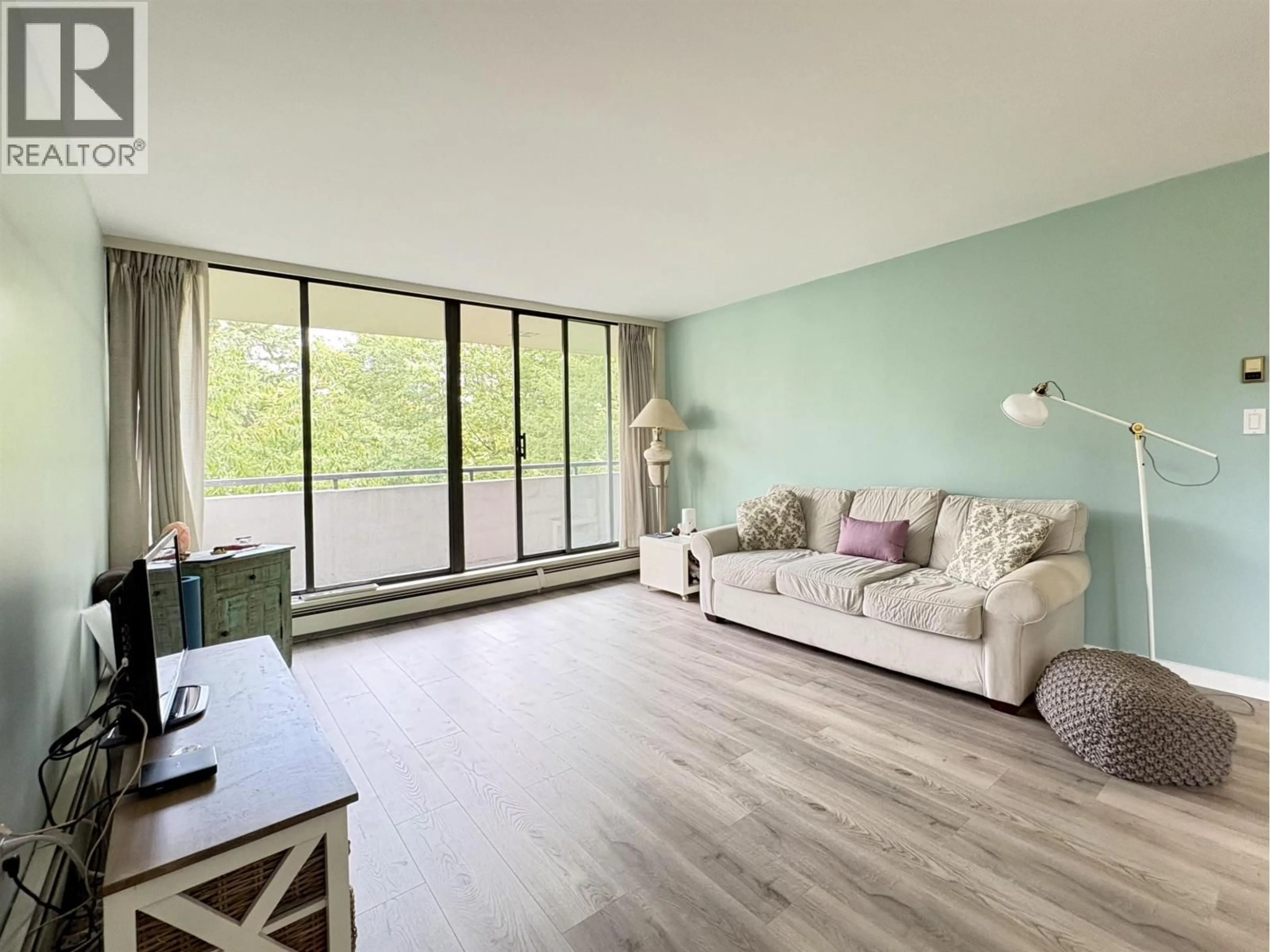 Living room with furniture, wood/laminate floor for 602 - 2060 BELLWOOD AVENUE, Burnaby British Columbia V5B4V2