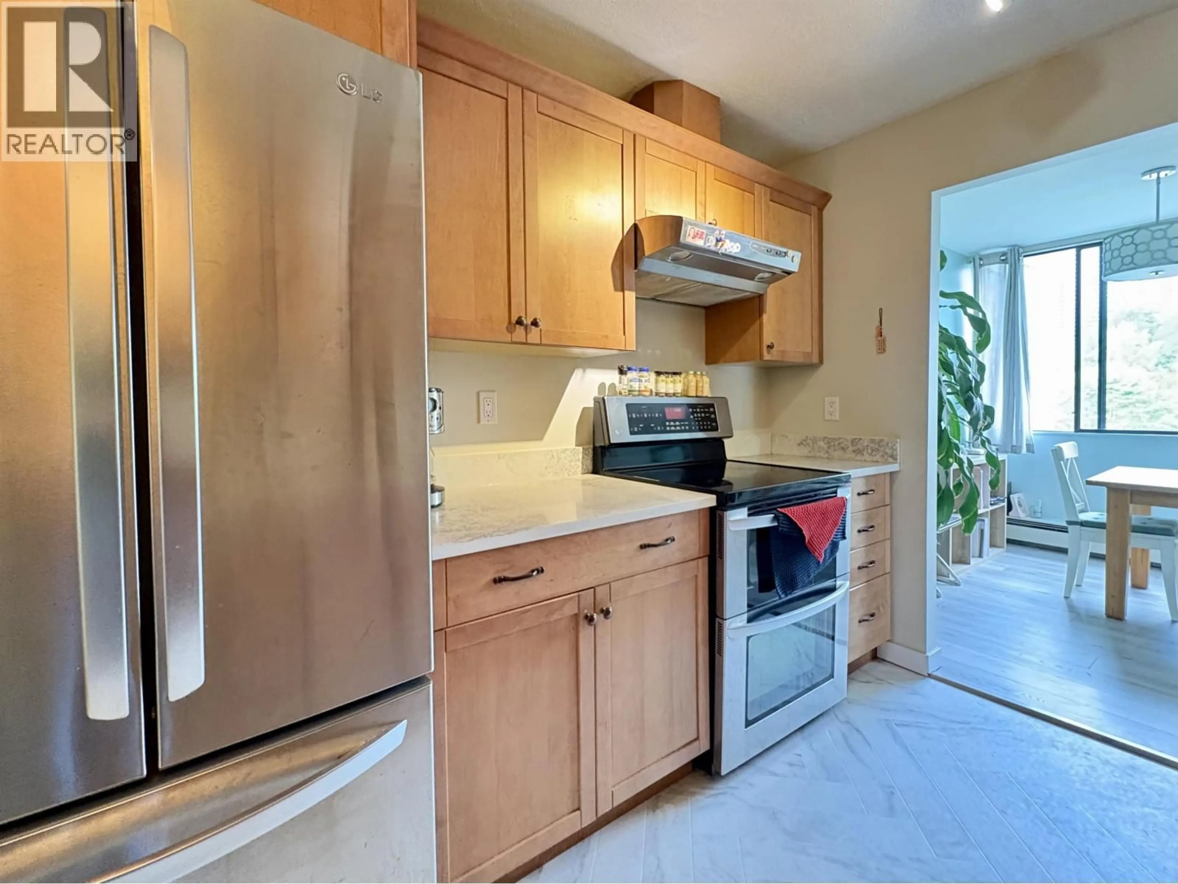 Standard kitchen, ceramic/tile floor for 602 - 2060 BELLWOOD AVENUE, Burnaby British Columbia V5B4V2