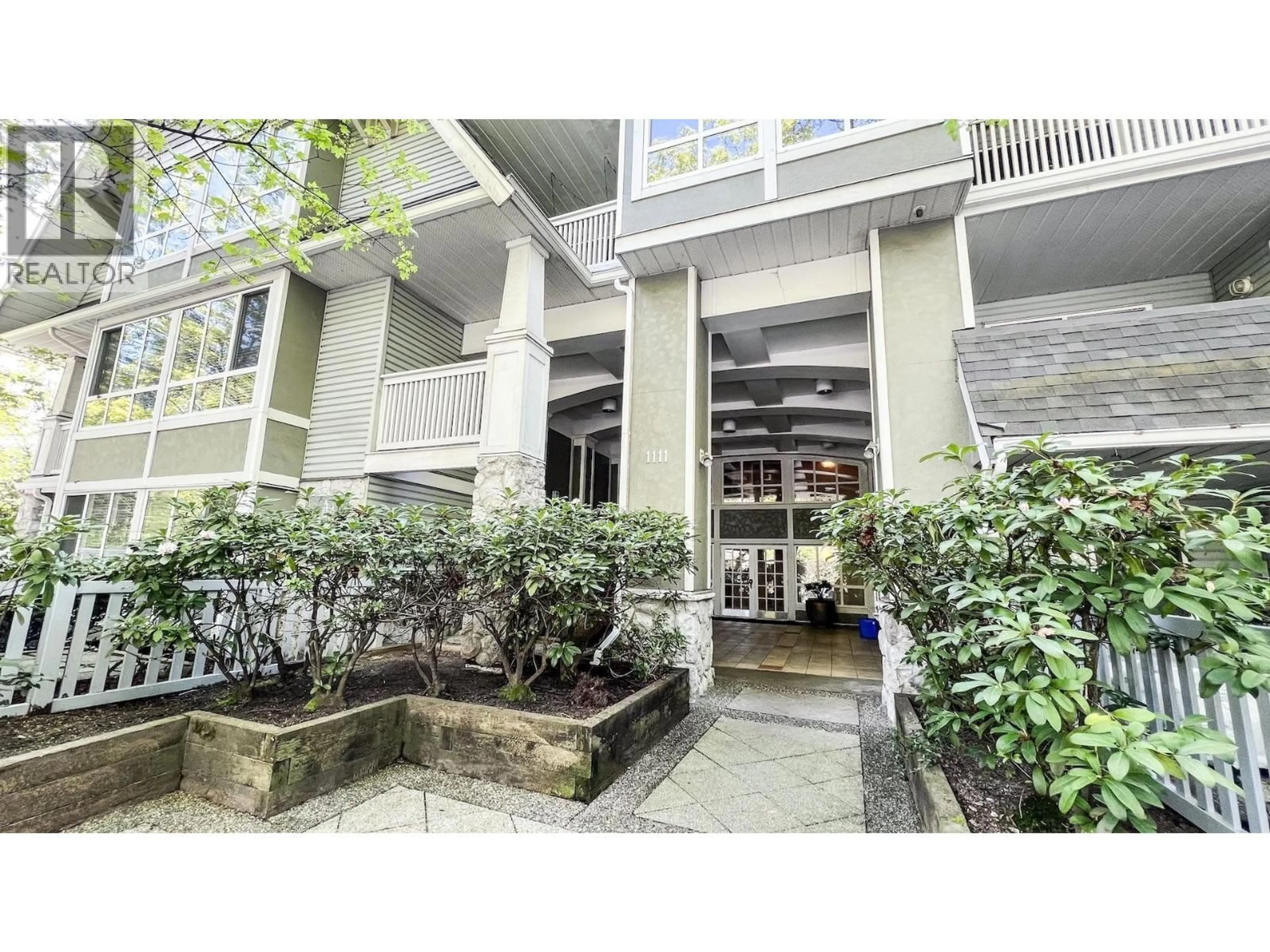 Indoor foyer for 306 - 1111 LYNN VALLEY ROAD, North Vancouver British Columbia V7J3V4